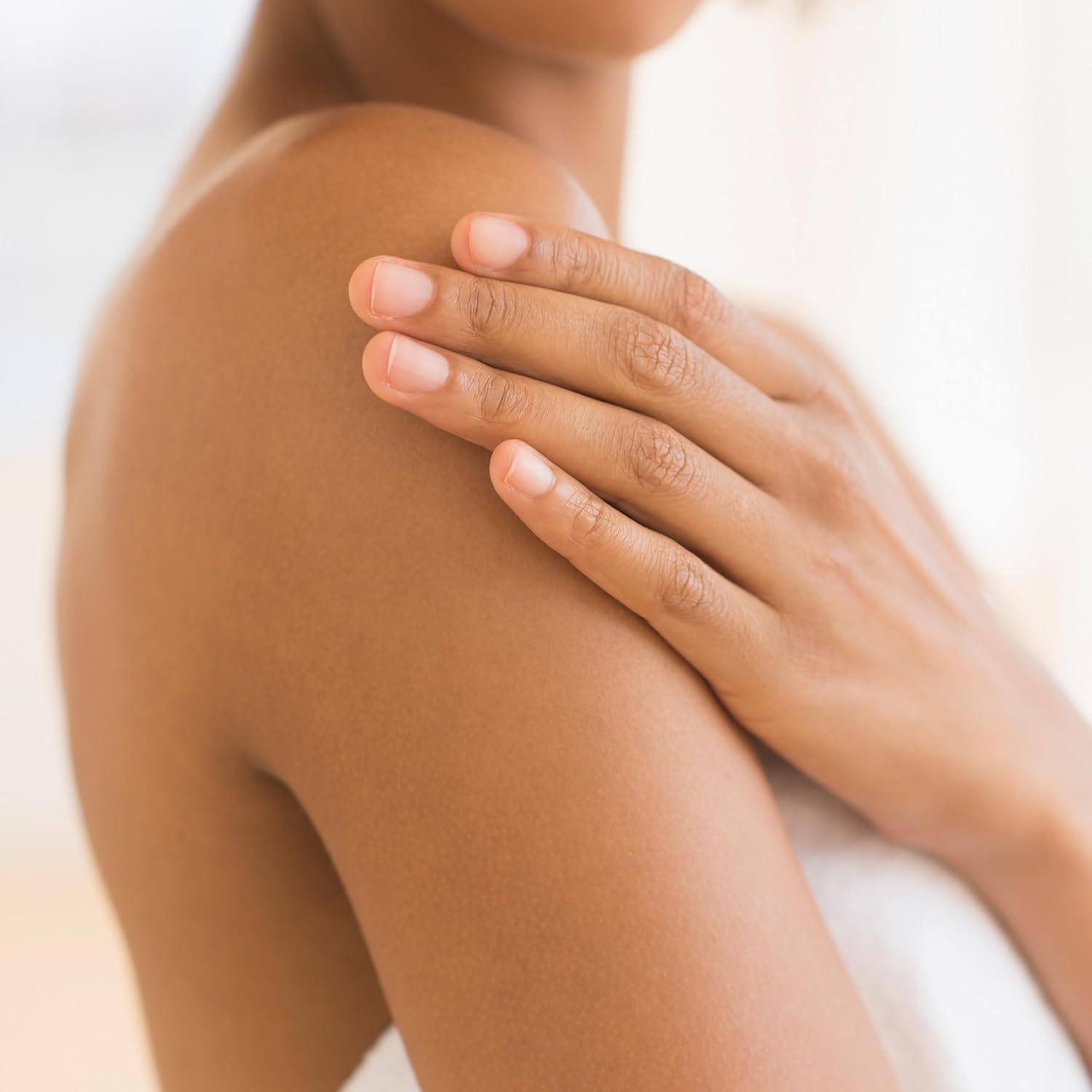 Olay Fresh Outlast Cooling White Strawberry and Mint Body Wash, 22 Oz, (4 Count) image number 1