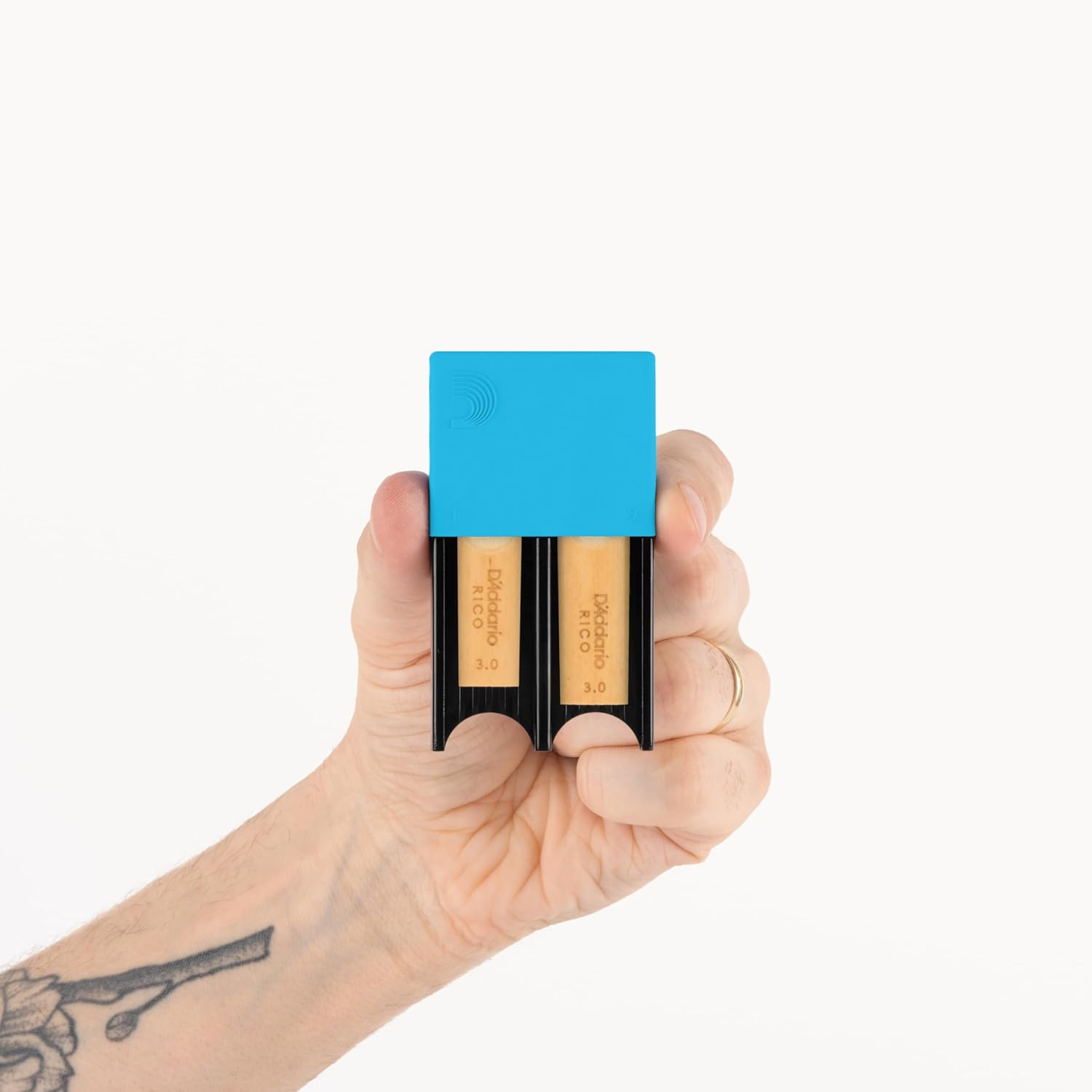 D'Addario Woodwinds Reed Guard for Bb Clarinet and Alto Saxophone, Blue