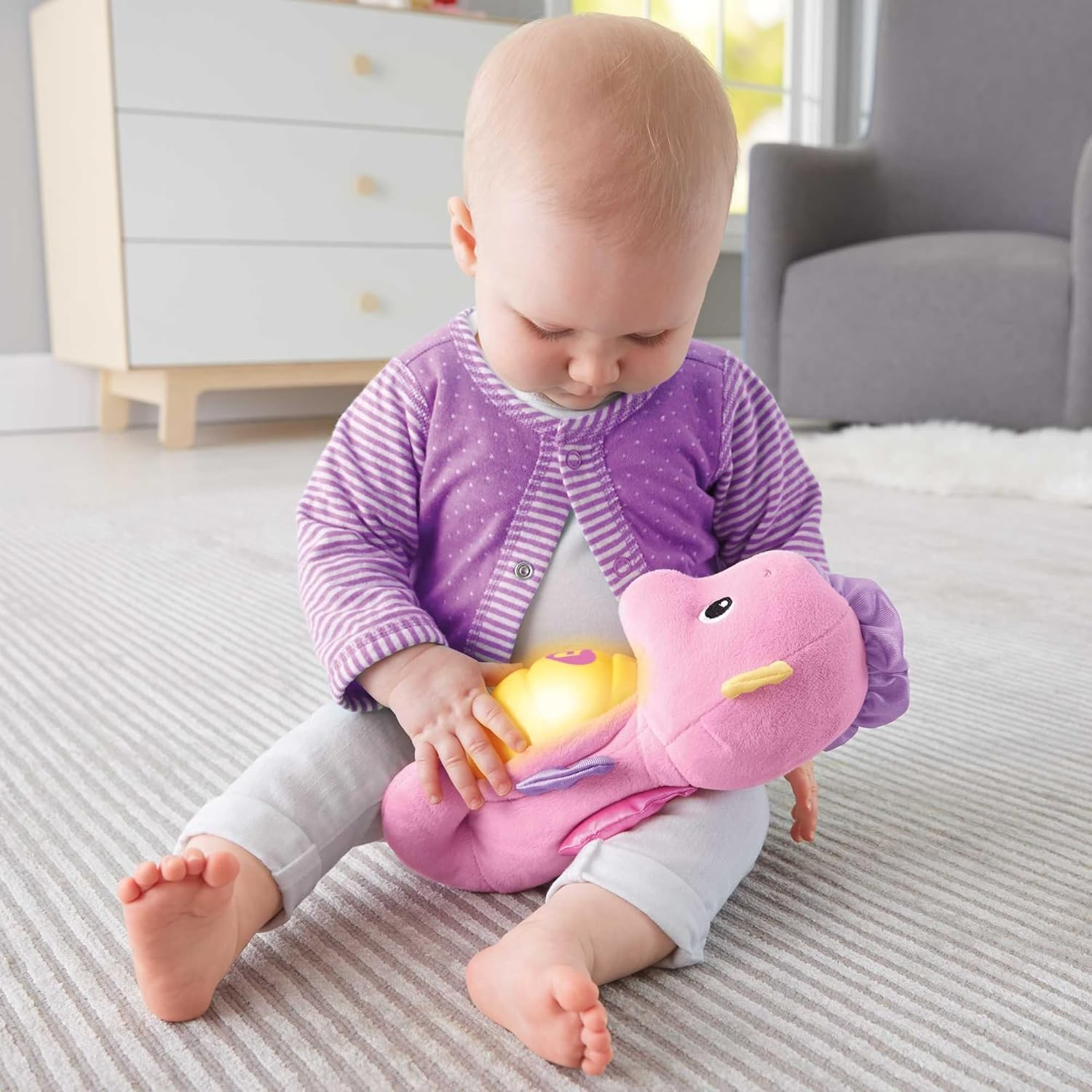 Fisher-Price Pink Soothe and Glow Seahorse Plush Toy, Baby Toy, Ages 0-3, Sea Life Theme, Requires 2 AA Batteries