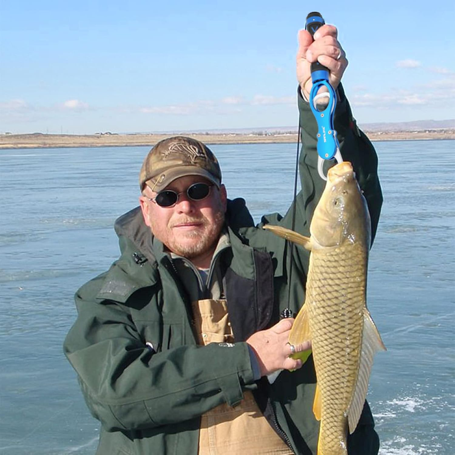 KOMCLUB Fish Grip Fish Lip Gripper with Digital Scale Professional Aluminium Fish Gripper Portable Durable Fish Holder for Fishing Enthusiasts