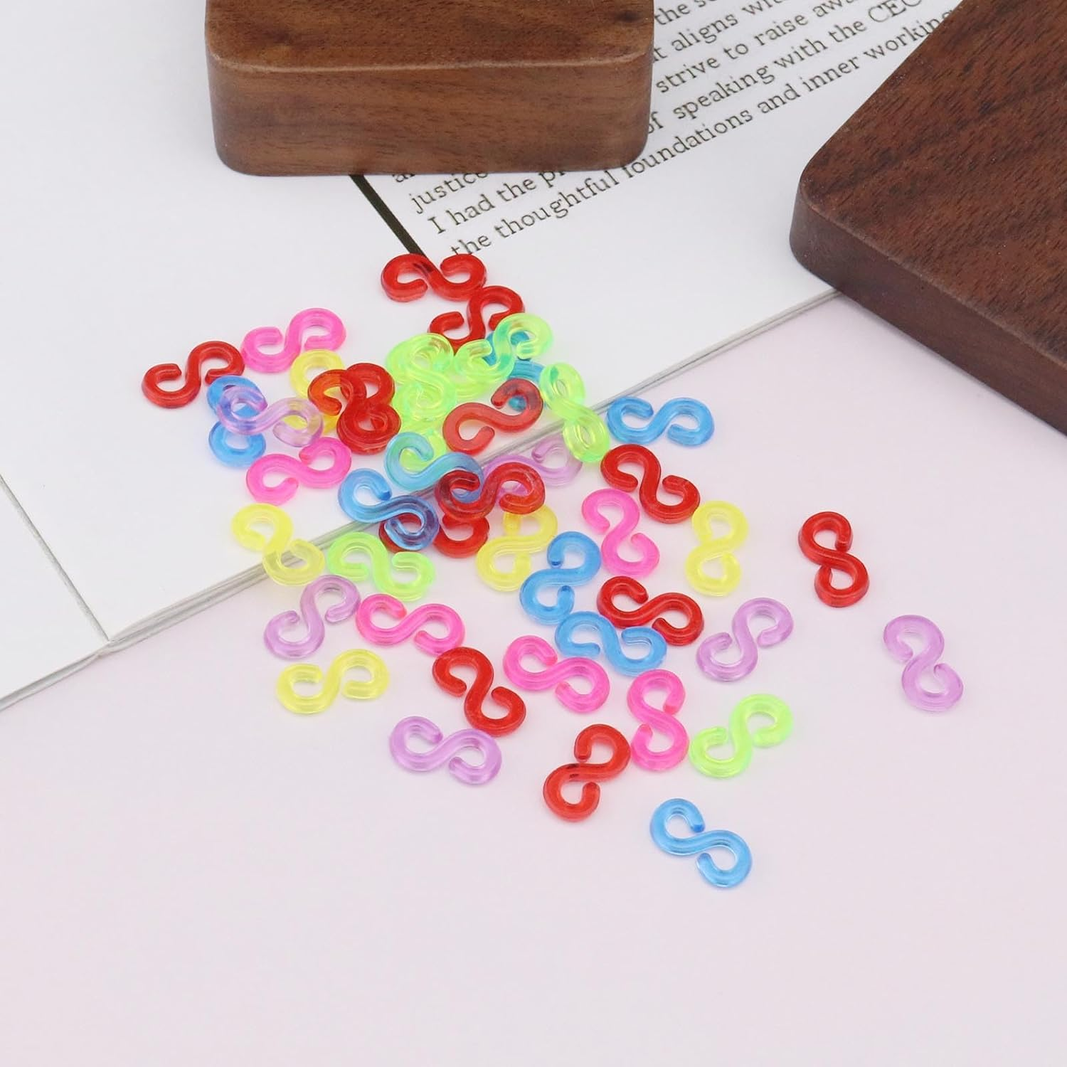 Ecsing 500Pcs Loom Band Clip for Kids Creativity Coordination DIY Basic Braided Accessories Jewelry Accessories Complete DIY Kit Special Occasion Friends Family (Colourful) image number 1