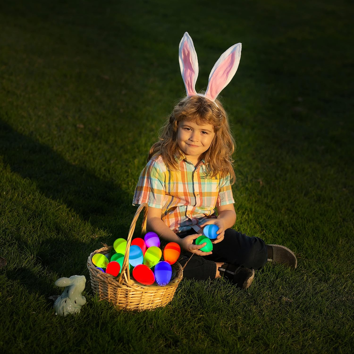 JOYIN 200 Pcs Mini Glow Sticks Bulk with 8 Colors for Glow Easter Egg, Kids Glow-In-The-Dark, Easter Basket Stuffers Fillers Gift, Easter Eggs Hunt Game and Easter Party Favors Decorations image number 2