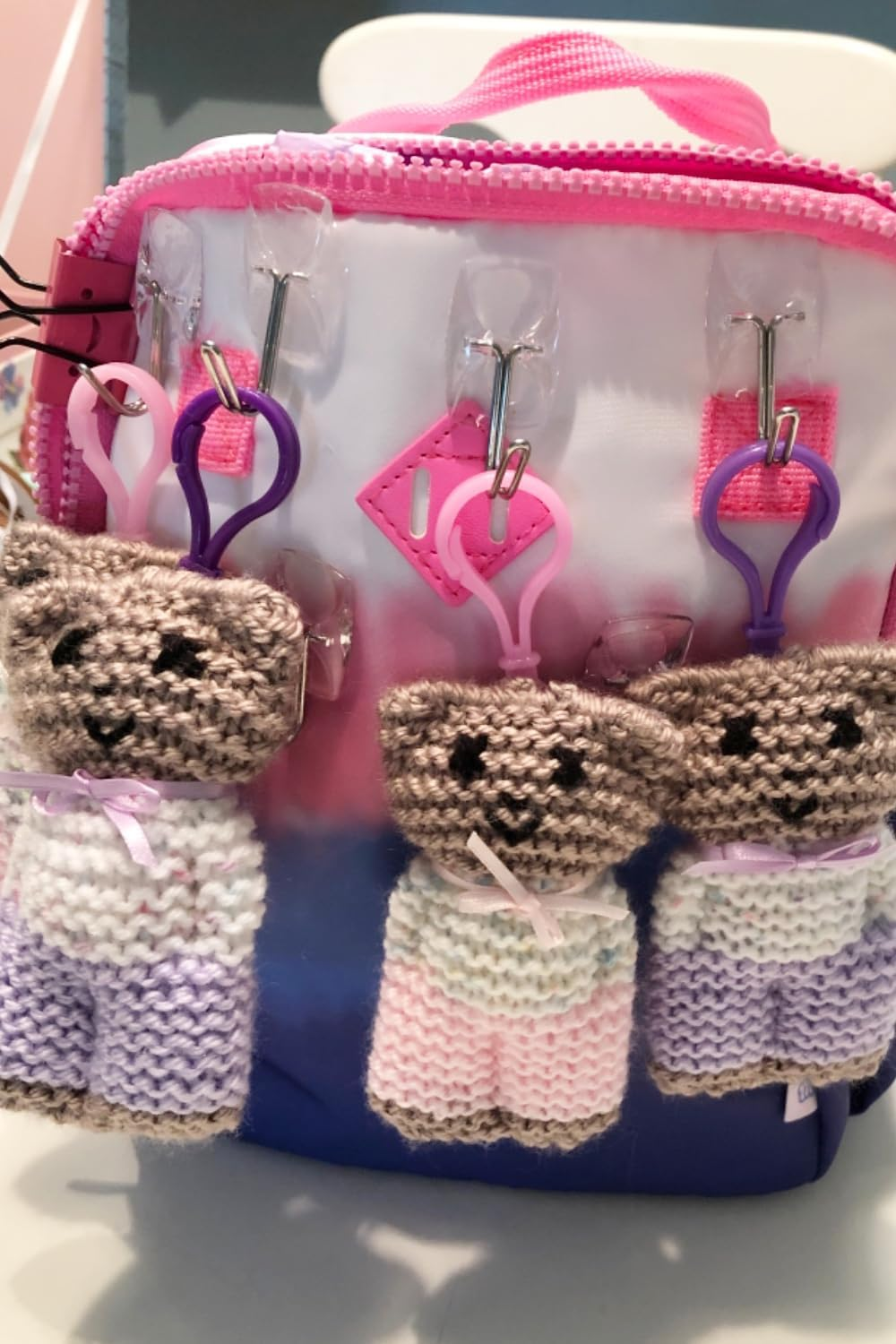 Lobster Clasps 100Pcs, Multicolour Plastic Lobster Claw Clasps for Keychain Supplies, Backpack Clips, DIY Handmade and Crafts image number 4