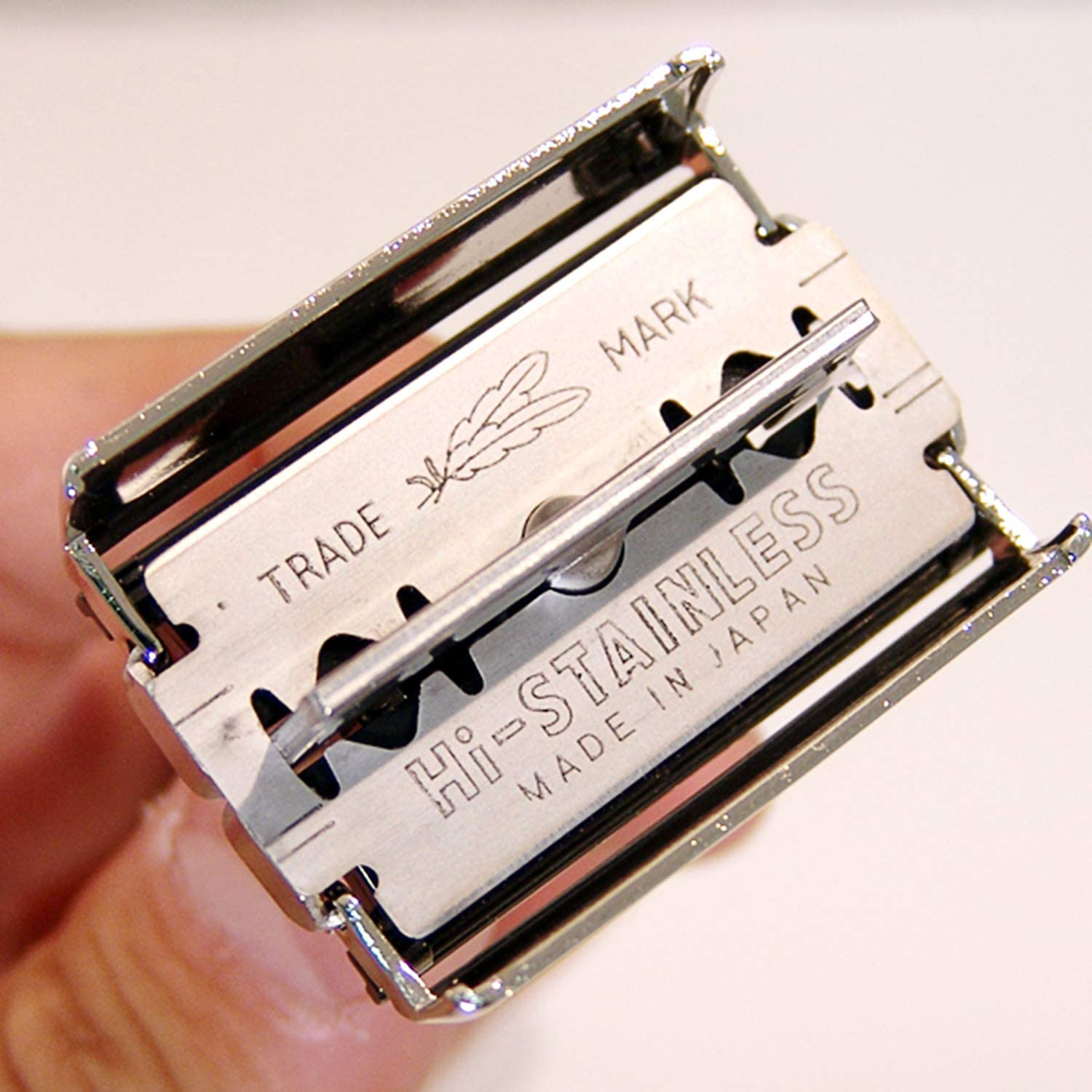 Feather Double Edge Shaving Razor image number 3