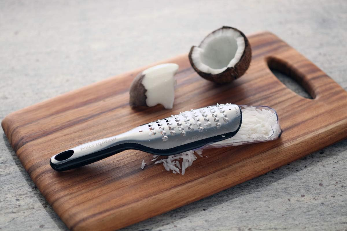 Microplane Elite Series Extra Coarse Grater - 18/8 Stainless Steel Blade, Photo-Etched Blade Technology, Soft-Grip Handle, Non-Slip Base, Dual-Purpose Cover and Measuring Cup - Black image number 3