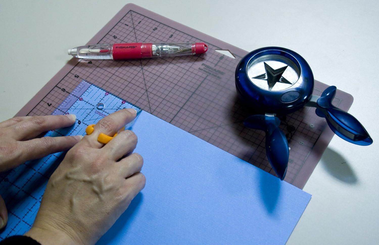 Fiskars Fingertip Craft Knife image number 1