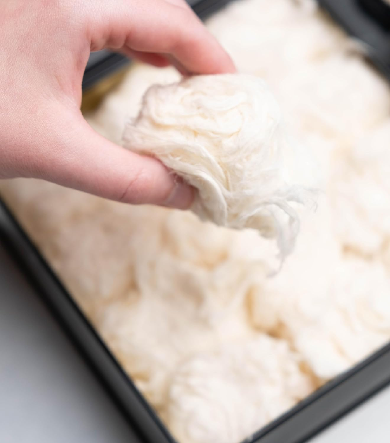 Mughe Gourmet Turkish Cotton Candy Pismaniye Sweet (12 Fluffs) - Special Halva Candy Metal Gift Box - Confectionery Pishmaniye - Traditional Floss Halvah - Perfect Gifts for Birthday, Christmas image number 4