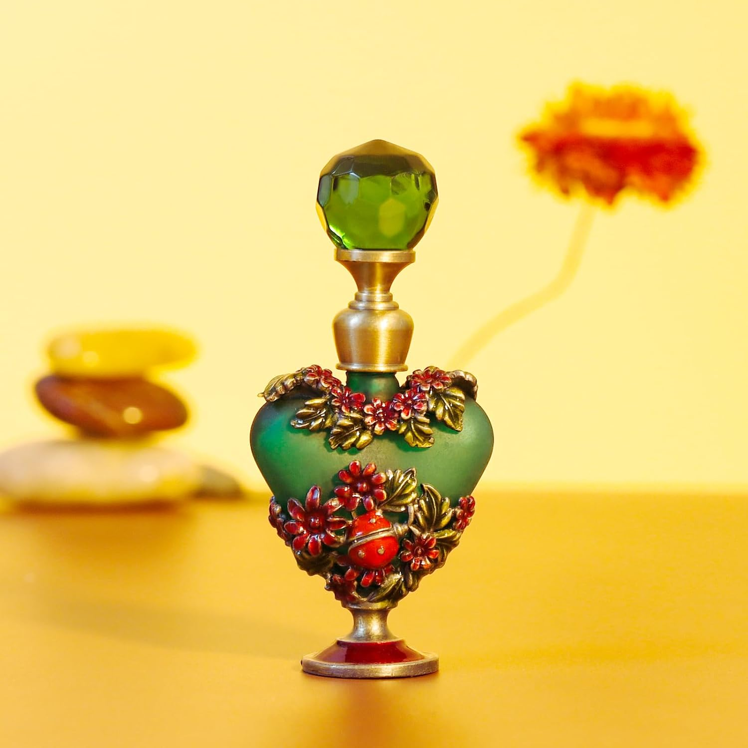 5ML Vintage Heart-Shaped Glass Perfume Bottle Empty Refillable Mini Decorative Fragrance Container for Essential Oil Home Decor Lady Wedding Gift, Dark Green image number 4