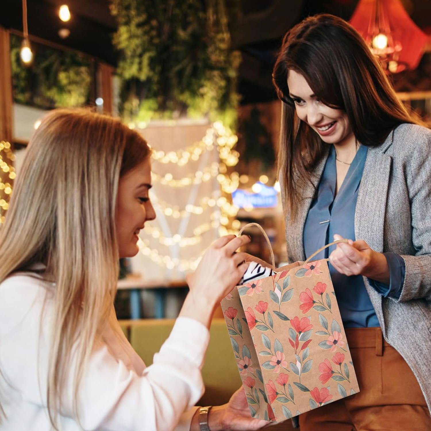 12Pcs Kraft Gift Bags, Geeric Party Gift Bag Printing Flower Gift Wrapping Bags with Handles Candy Treat Bag Paper Bags Bulk for Wedding,Thanksgiving Day,Party Supplies image number 4