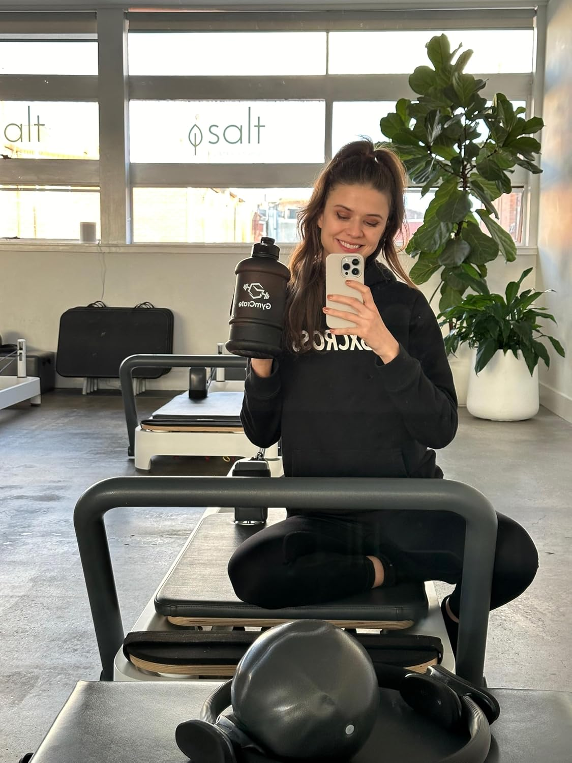 Gymcrate'S 1.3L Water Bottle - Large Capacity, Bpa-Free, Leak-Proof Sports Bottle with Secure Flip Lid & Carry Handle - Durable, Easy-To-Grip Design for Gym, Fitness, Outdoor, & All-Day Hydration image number 3