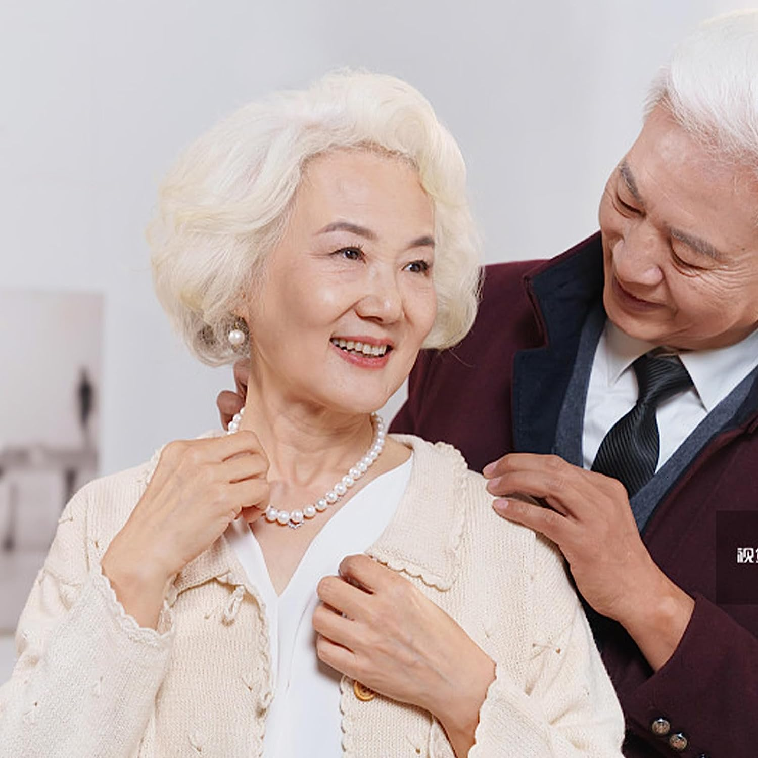 Tanstic 803Pcs White Pearl Beads Kit, 4Mm 6Mm 8Mm 10Mm 12Mm Ivory Pearl Craft Beads with Hole, round Loose Pearls with Tweezer, Crystal String and Scissor for Jewelry Making DIY Crafts image number 4