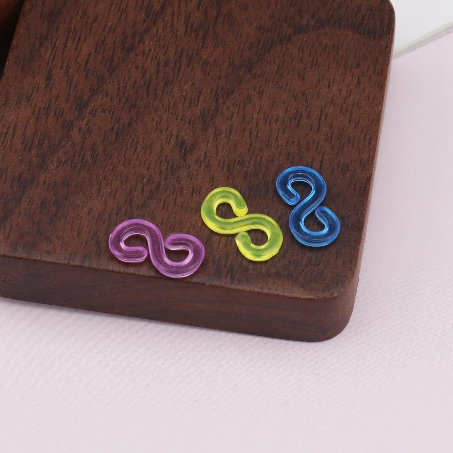 Ecsing 500Pcs Loom Band Clip for Kids Creativity Coordination DIY Basic Braided Accessories Jewelry Accessories Complete DIY Kit Special Occasion Friends Family (Colourful) image number 6