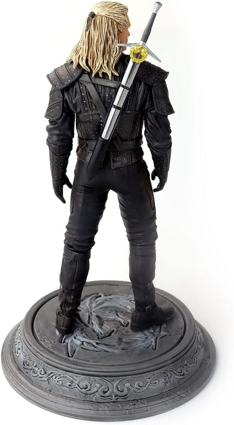 Dark Horse Comics the Witcher - Geralt Figure, 9-Inch Height image number 1