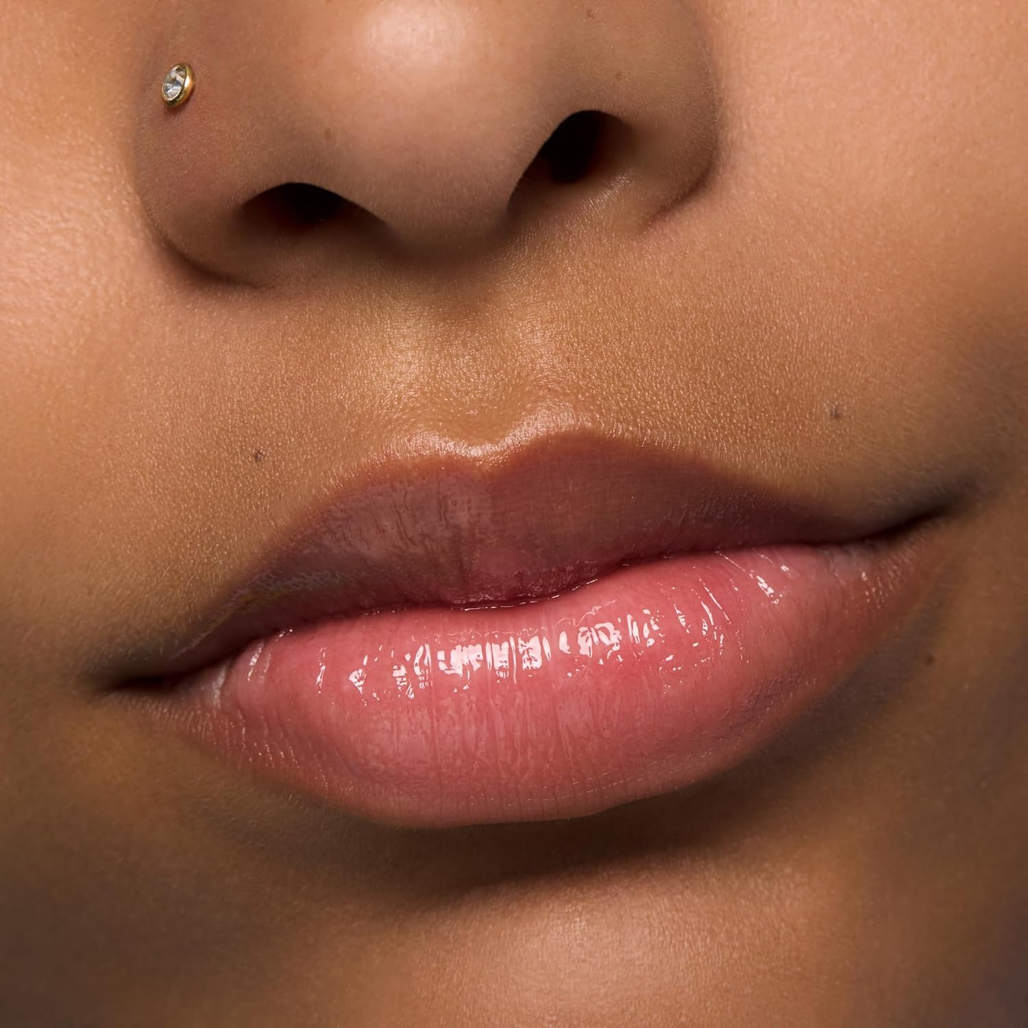 Essence Lip Care JELLY SLEEPING MASK, Strawberry Milkshake Flavour, Red, Vegan, 8G image number 2