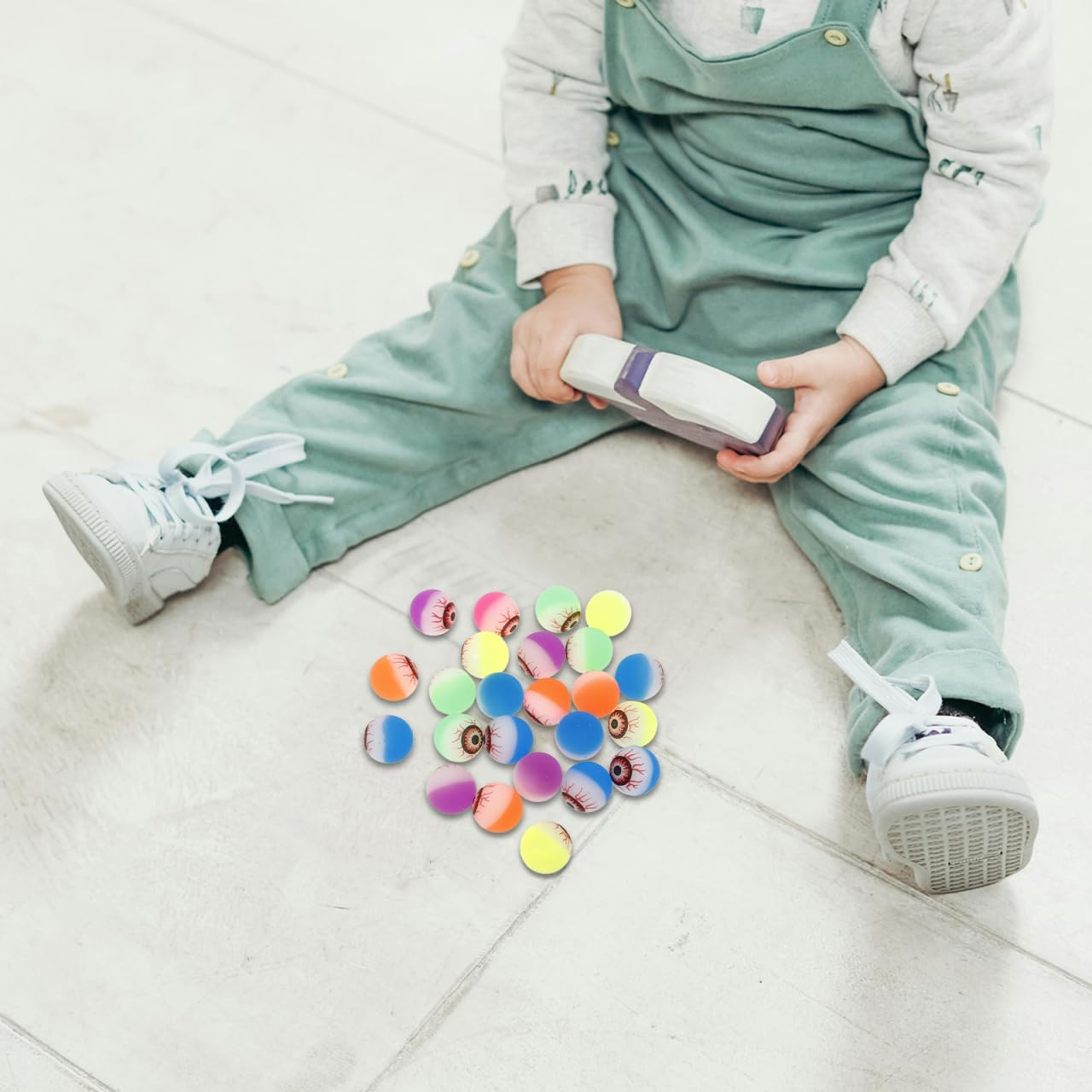 24Pcs Halloween Eyeball Bouncy Balls Party Favors Rubber Glow in the Dark Toys Kids Sensory Fidgets for Birthday Celebrations image number 1