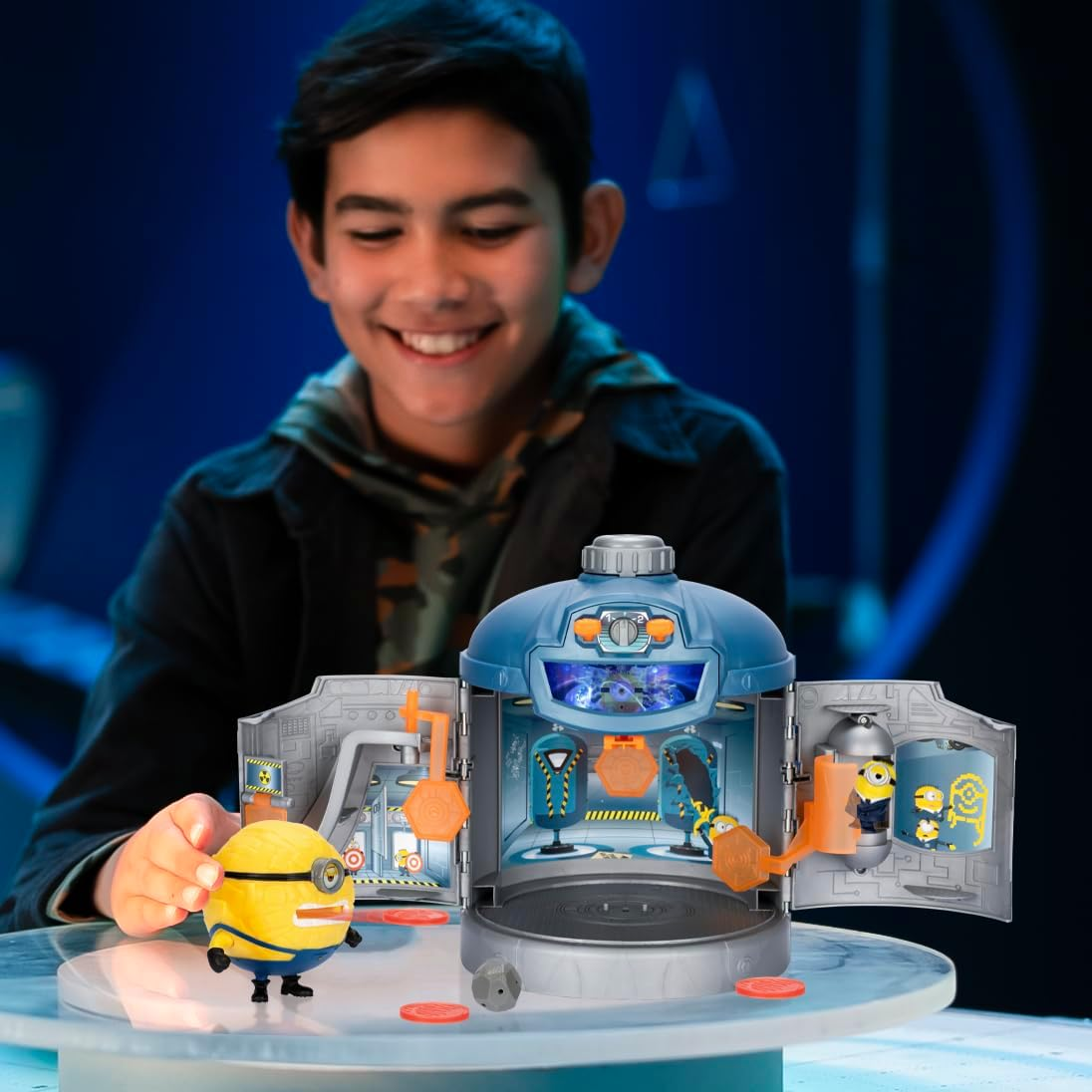 Despicable Me 4 Mega Minions Transformation Chamber | Transform AVL Jerry into Mega Minion Jerry | Chamber Opens Out to Transform into an AVL Training Center Playset image number 3