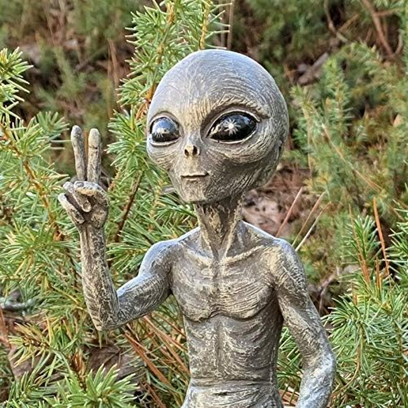 Alien Statue,2Pcs Outer Space Alien Garden Statue,Resin Alien Ornaments,Alien Sculpture Figure,Whimsical Garden Decoration,Funny Statue for Indoor & Outdoor image number 4
