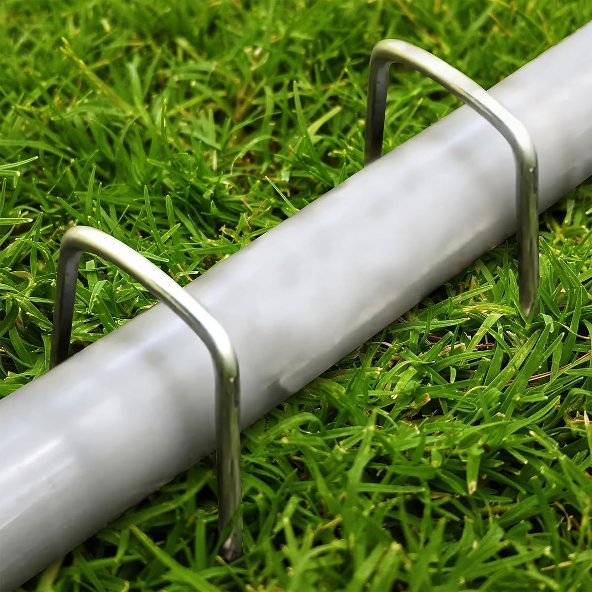 AIMALL 100-Pack U-Shaped Garden Staples &ndash; 3.93In X 1.57In Heavy Duty Steel Ground Pegs with 45&deg; Sharp Tip for Landscaping, Weed Barrier, and Gardening image number 3