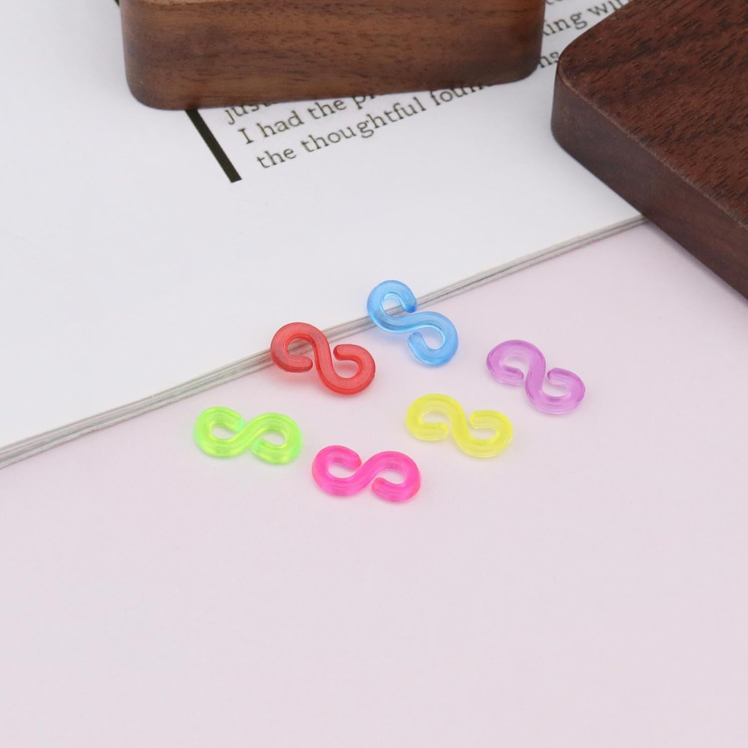 Ecsing 500Pcs Loom Band Clip for Kids Creativity Coordination DIY Basic Braided Accessories Jewelry Accessories Complete DIY Kit Special Occasion Friends Family (Colourful) image number 3