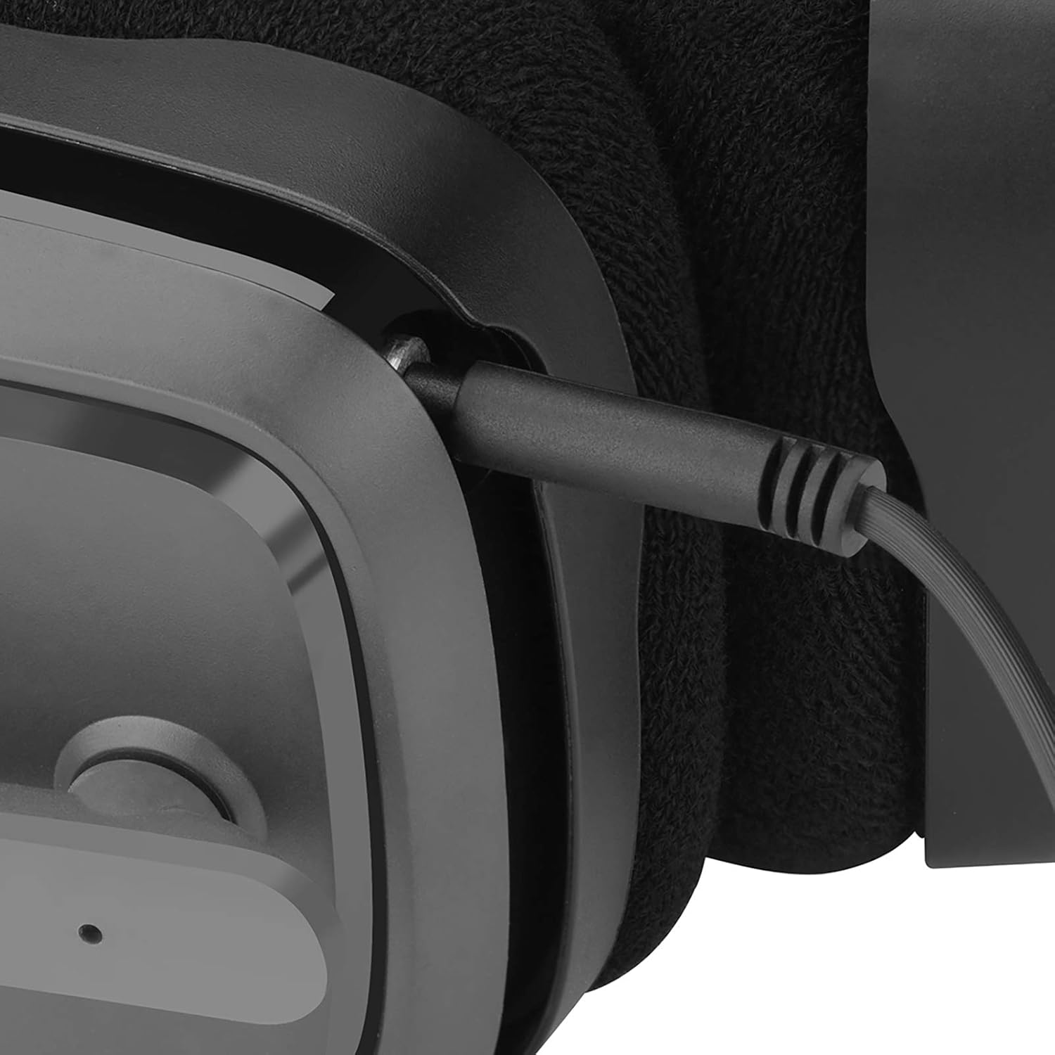 Geekria Audio Cable Compatible with Astro A40Tr/40/30/10 Gen 2 Gaming Headphones, 1/8" (3.5Mm) to 3.5Mm Aux Replacement Stereo Cord (5.6Ft/1.7M) image number 3