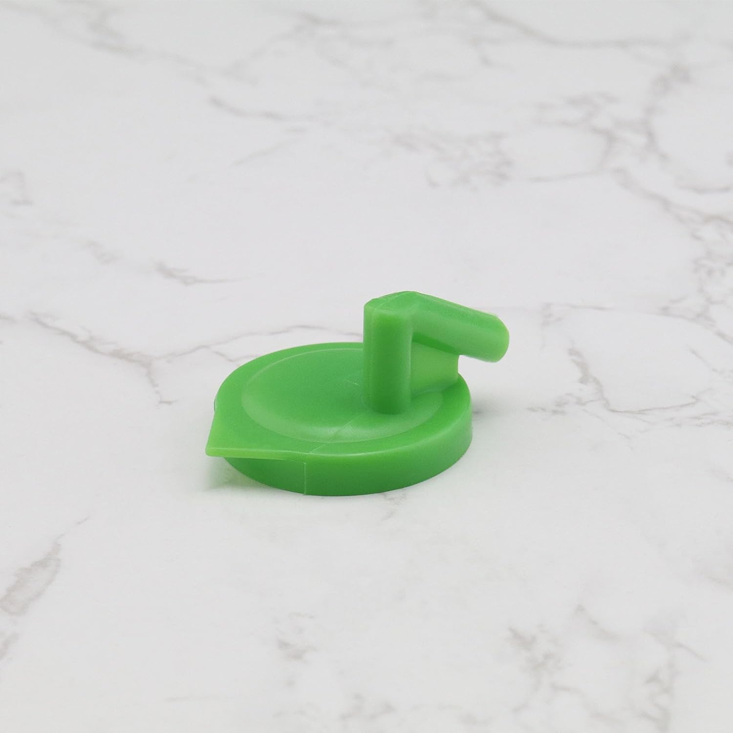 Car Engine Radiator Coolant Expansion Tank Cap Compatible with Suzuki Plastic Car Parts Water Bottle Cap Green 1793360B00 image number 3