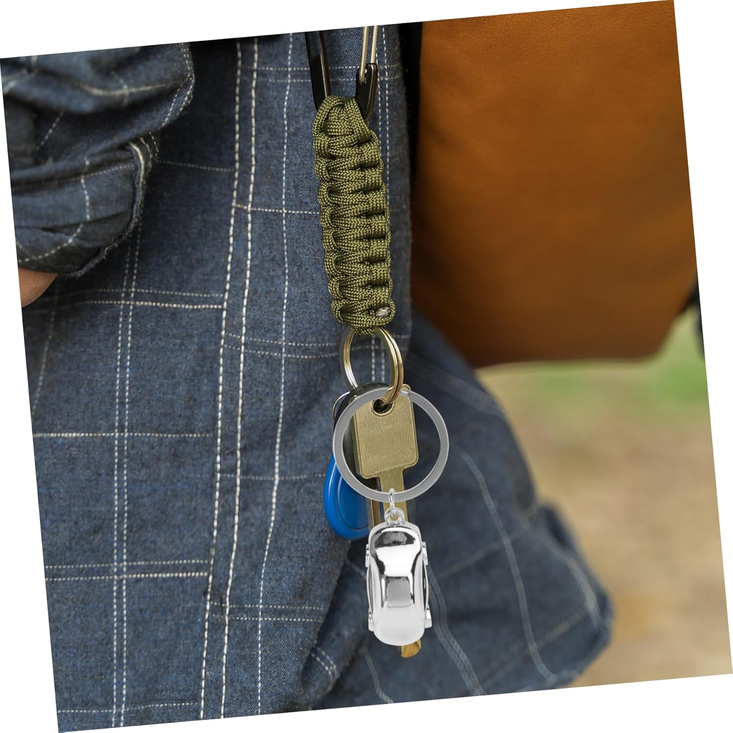 Car Shaped Metal Keychain Keyring Silver, Creative Automotive Keyring for Men and Women, Sturdy Car Key Chain Accessory for Vehicle Interior Use
