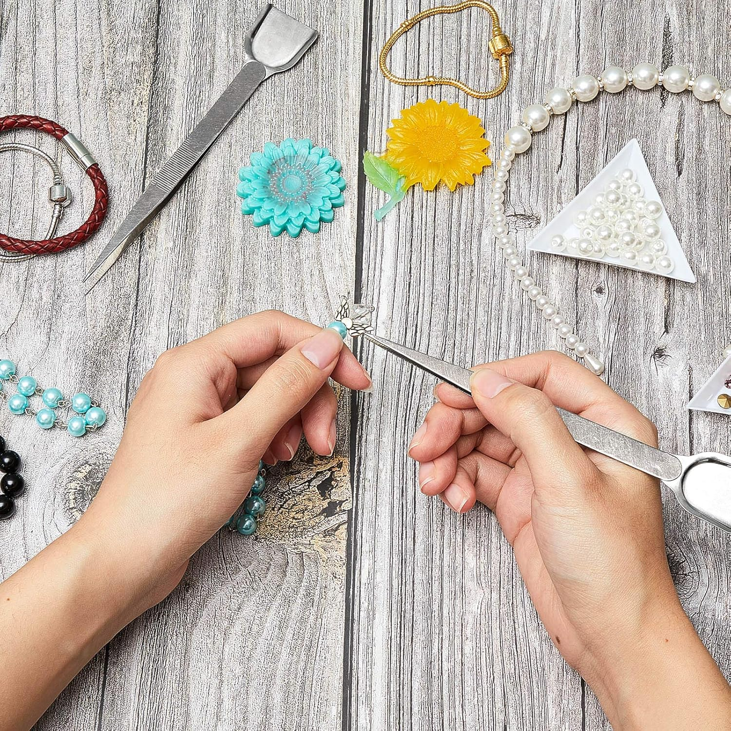 Mudder 20 Pieces Bead Sorting Trays Triangle and 3 Pieces Bead Scoop Rhinestone Diamond Tweezers for Jewelry Making Gems Crystals image number 1