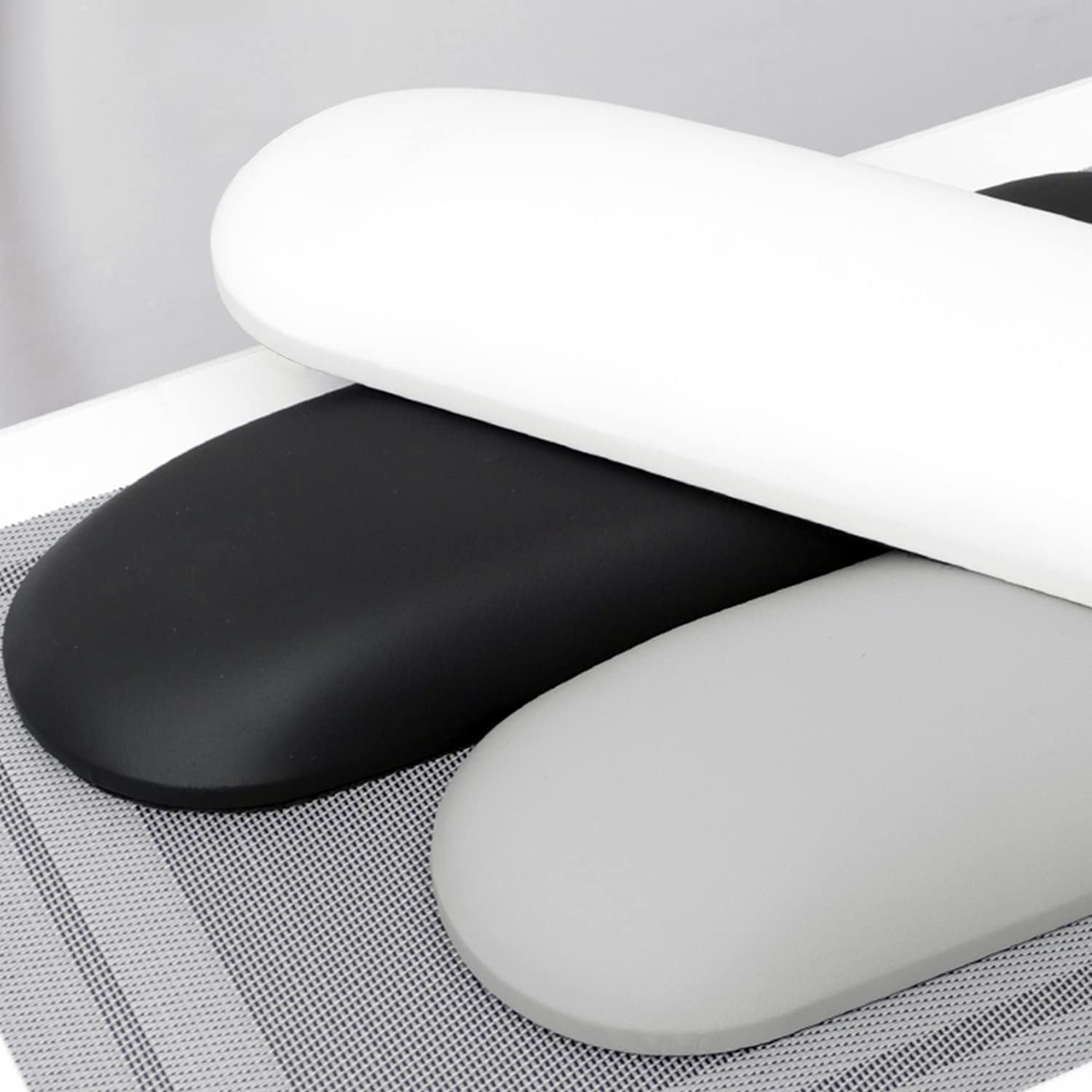 Nail Arm Rest Pillow and Mat Luxury Salon Manicure Armrest Cushion Nail Art Hand Holder Manicure Hand Rest Cushion Pad Tool for Nail Tech Manicurist (With Mat, Black) - Black image number 4