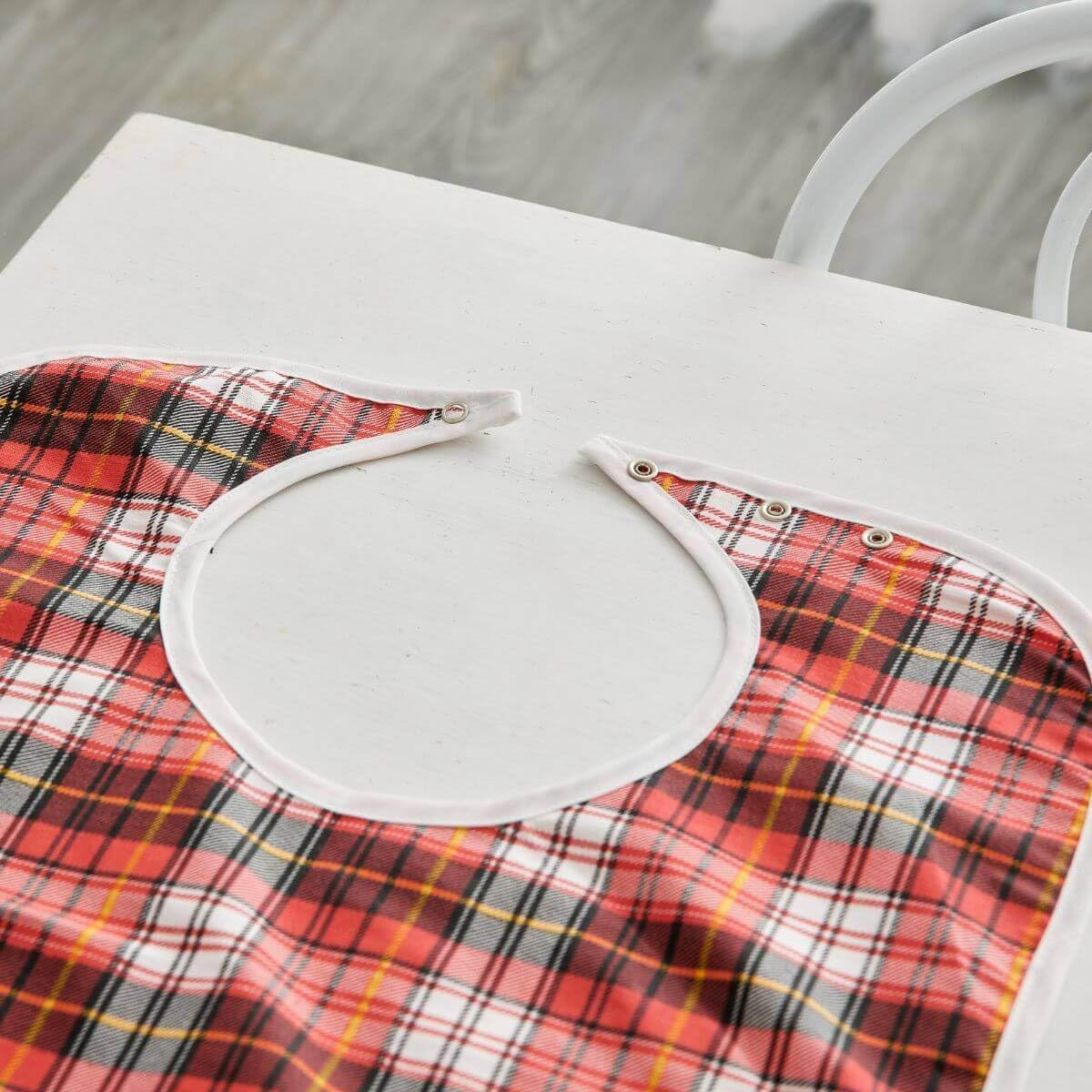 Invizi Waterproof Adult Bibs &ndash; 3 Pack of Reusable Clothing Protectors with Spill Tray, Adjustable Neck, Waterproof Backing & Machine Washable, 90X45Cm image number 5