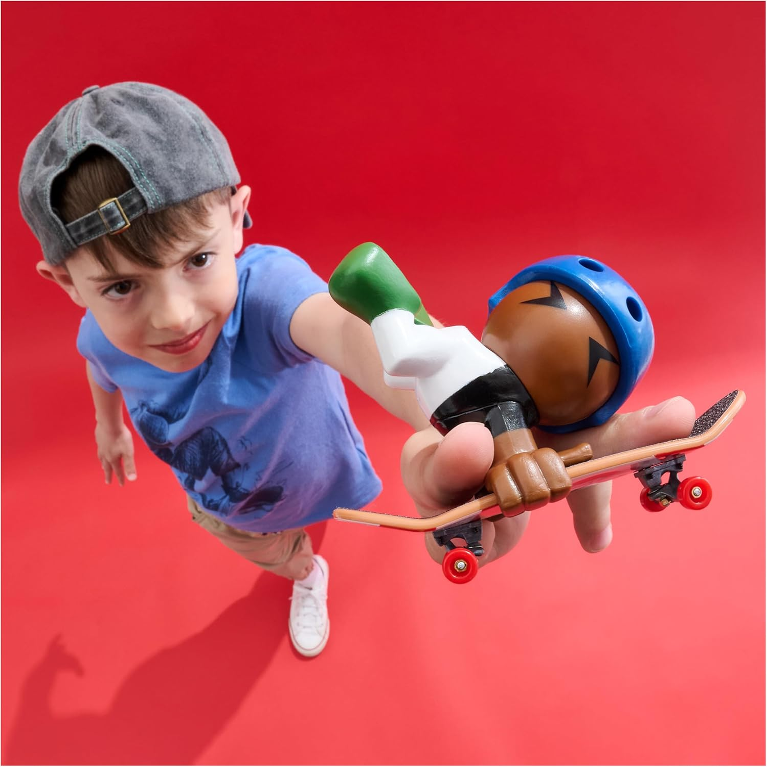 Tech Deck Sk8 Crew, 2-Pack Exclusive Fingerboards with Assistive Figures, Collectible and Customizable Mini Skateboards, Kids Toys for Ages 5 and up (Styles May Vary) image number 6