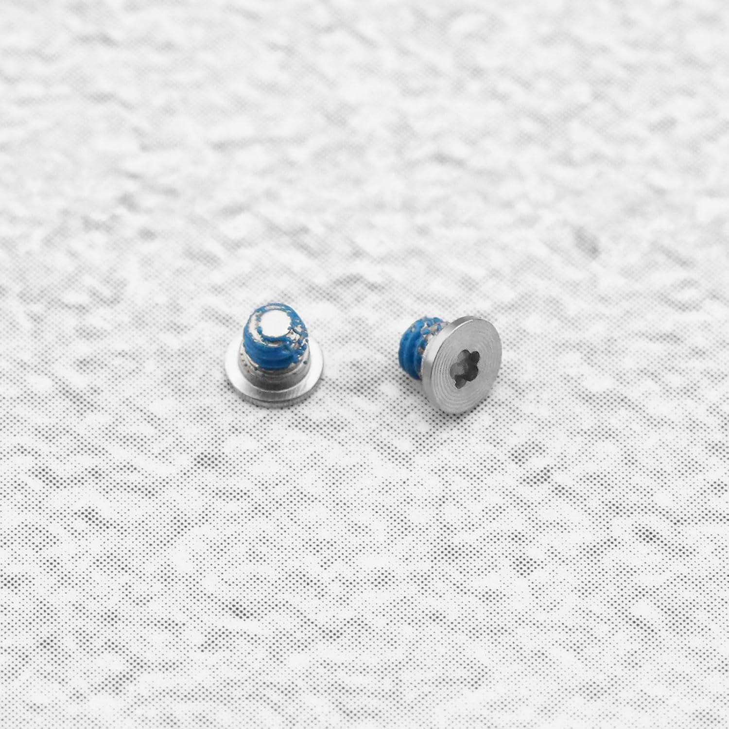 Emsea 2 Sets Bottom Base Screws Compatible with Macbook Pro Retina 13" 15'' A1425 A1502 A1398 2012-2015 Laptop PC Computer Repair Replacement Screws image number 2