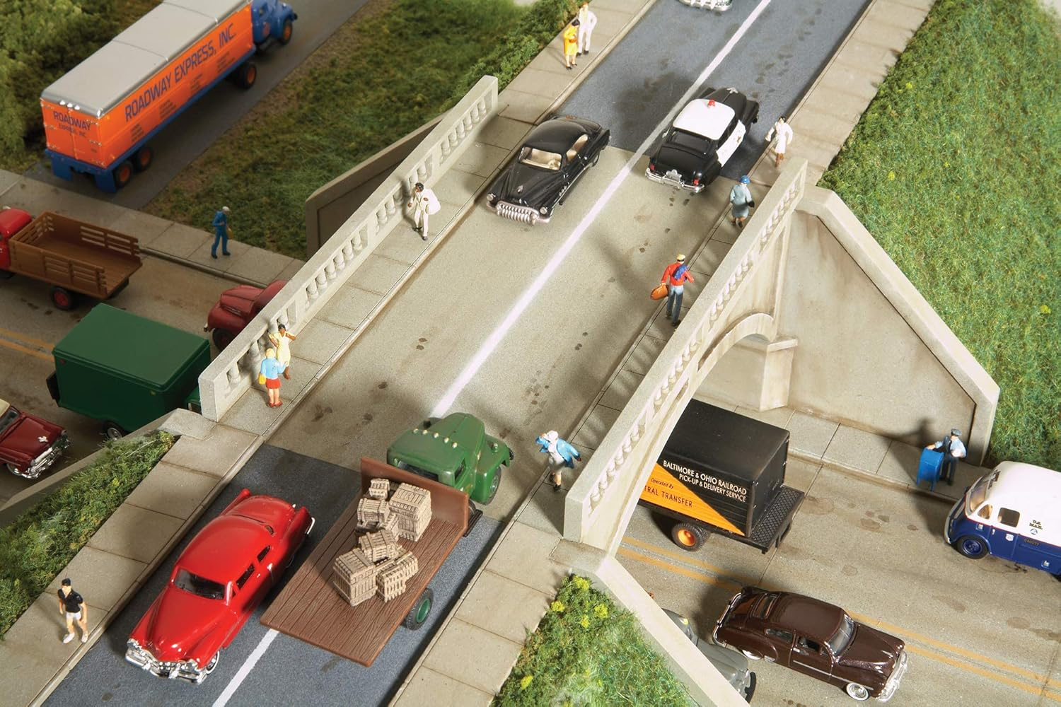 Walthers Cornerstone Series Kit HO Scale Street System- Arched Road Bridge image number 2
