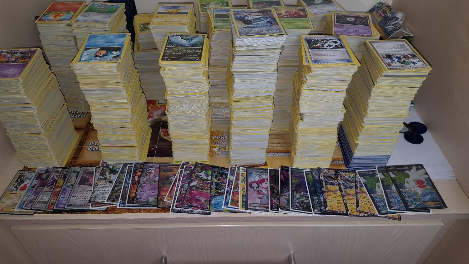 Pok&eacute;mon Collectible Card Lot with 1 Bonus Art Card (Pack of 100) image number 1