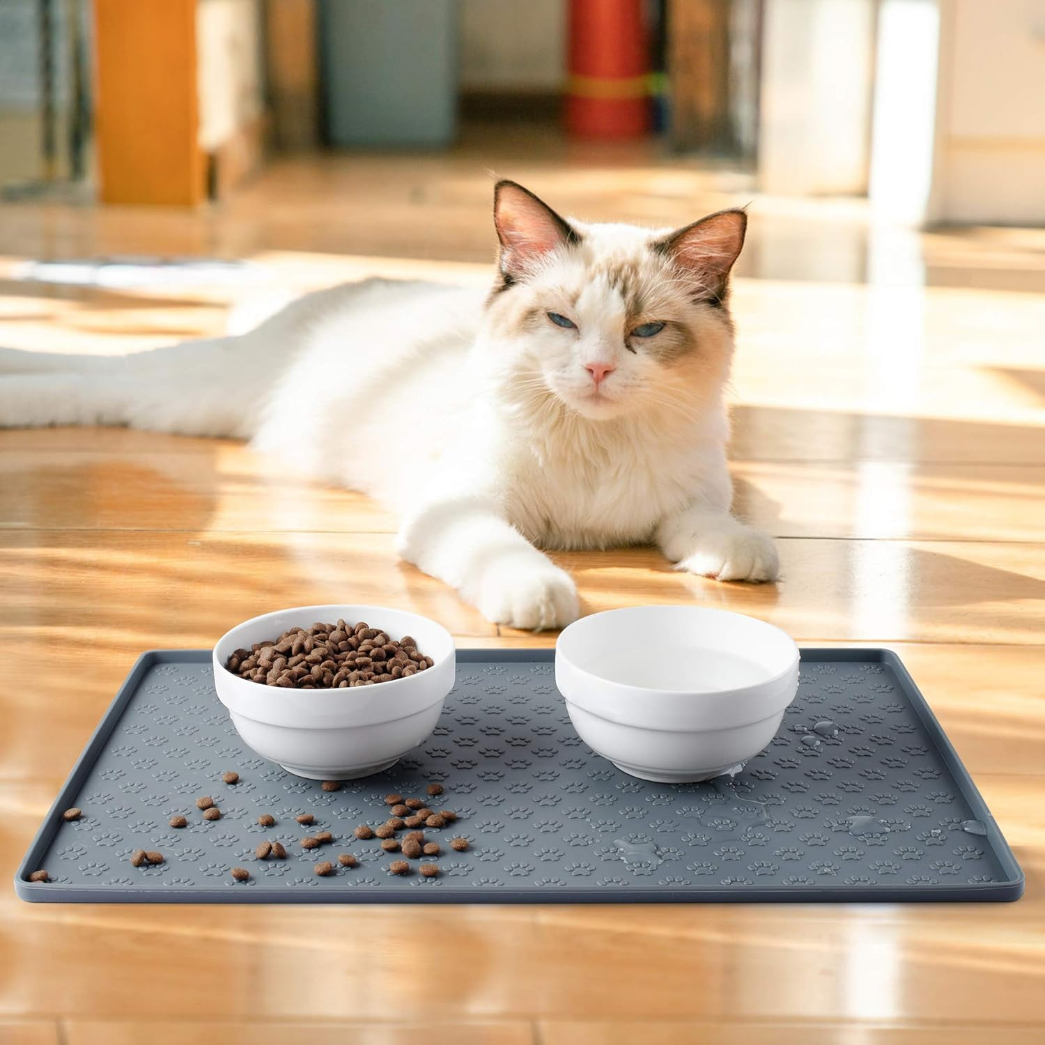Coomazy Cat & Dog Food Mat, Sillicone Waterproof Pet Bowl Placement Tray to Stop Food Spills and Water Messes Out to Floor (M: 48X30Cm/18.9X11.8In, Grey) image number 1