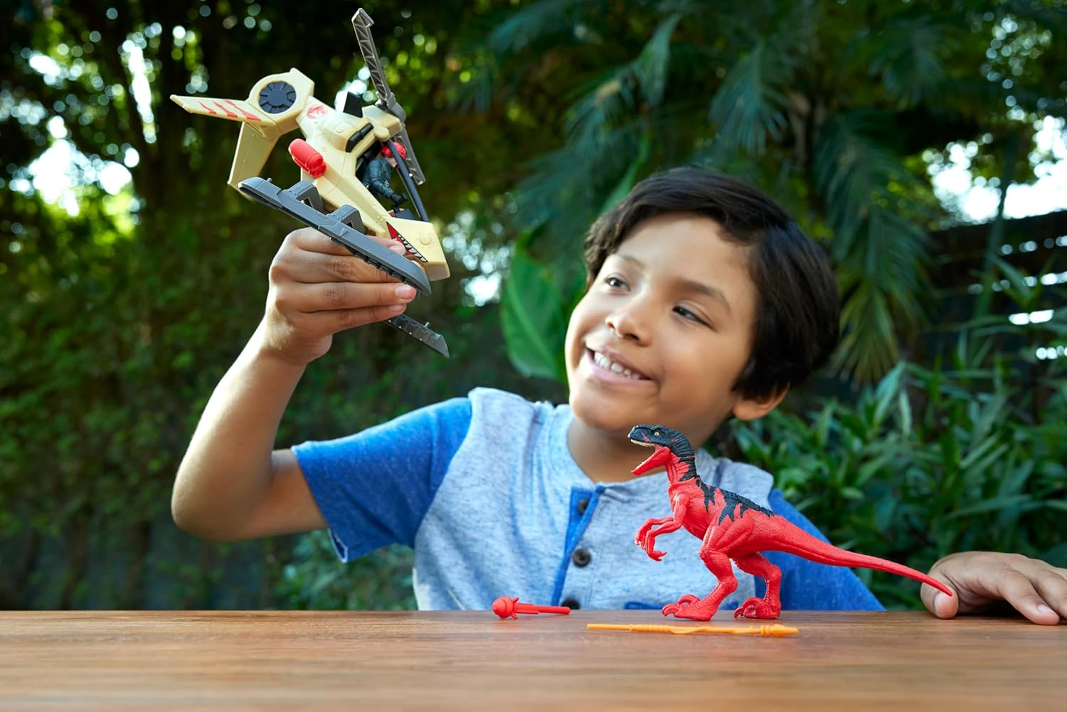Jurassic World Legacy Collection Reimagined Helicopter, Dinosaur & Human Pack with Projectile, Atrociraptor, Chopper Chase, Digital Play image number 3