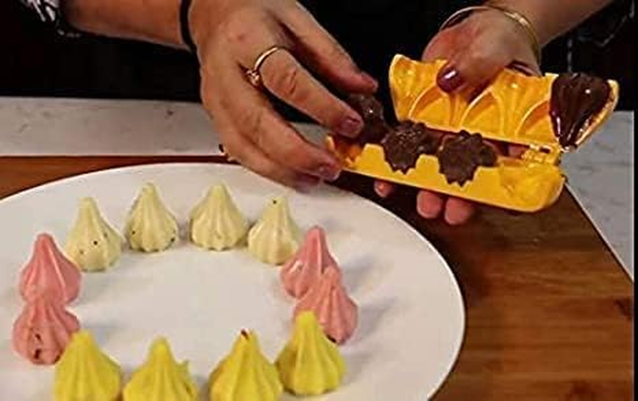 Plastic Modak Patti 5 Cavity Medium Size Mold Set of 1 15 Cms in Size Baking Tools for Muffin and Choclates image number 2