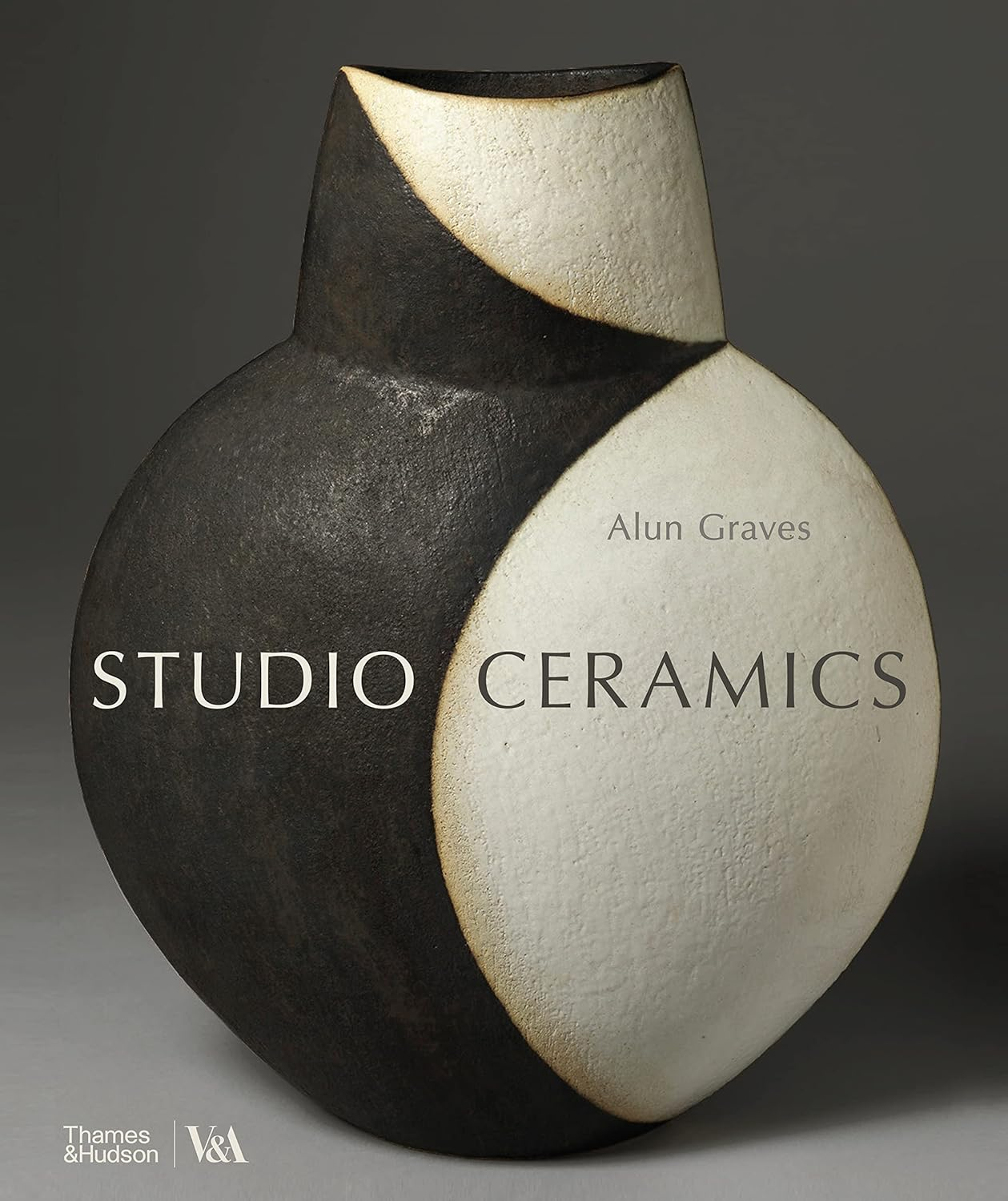 Studio Ceramics (Victoria and Albert Museum): British Studio Pottery 1900 to Now image number 4