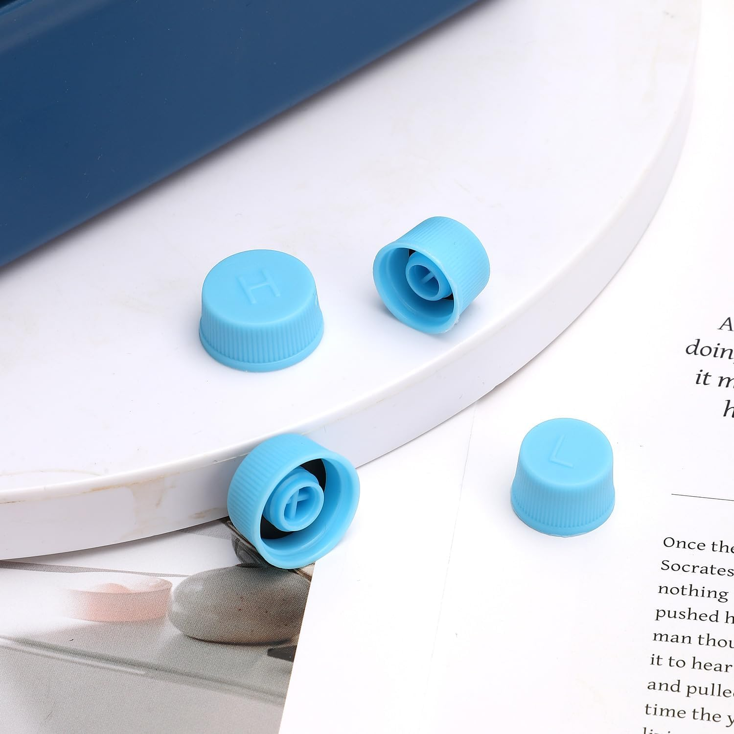 4Pcs Replacement Valve Cap for Car Air Conditioning, Leakproof R134A AC High & Low Pressure Port Caps Vehicle Air Conditioning Seal Accessories image number 2