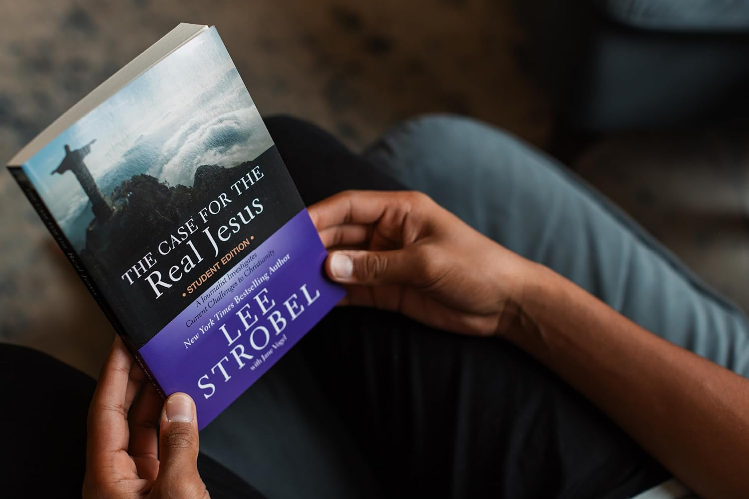 The Case for the Real Jesus Student Edition: a Journalist Investigates Current Challenges to Christianity image number 1