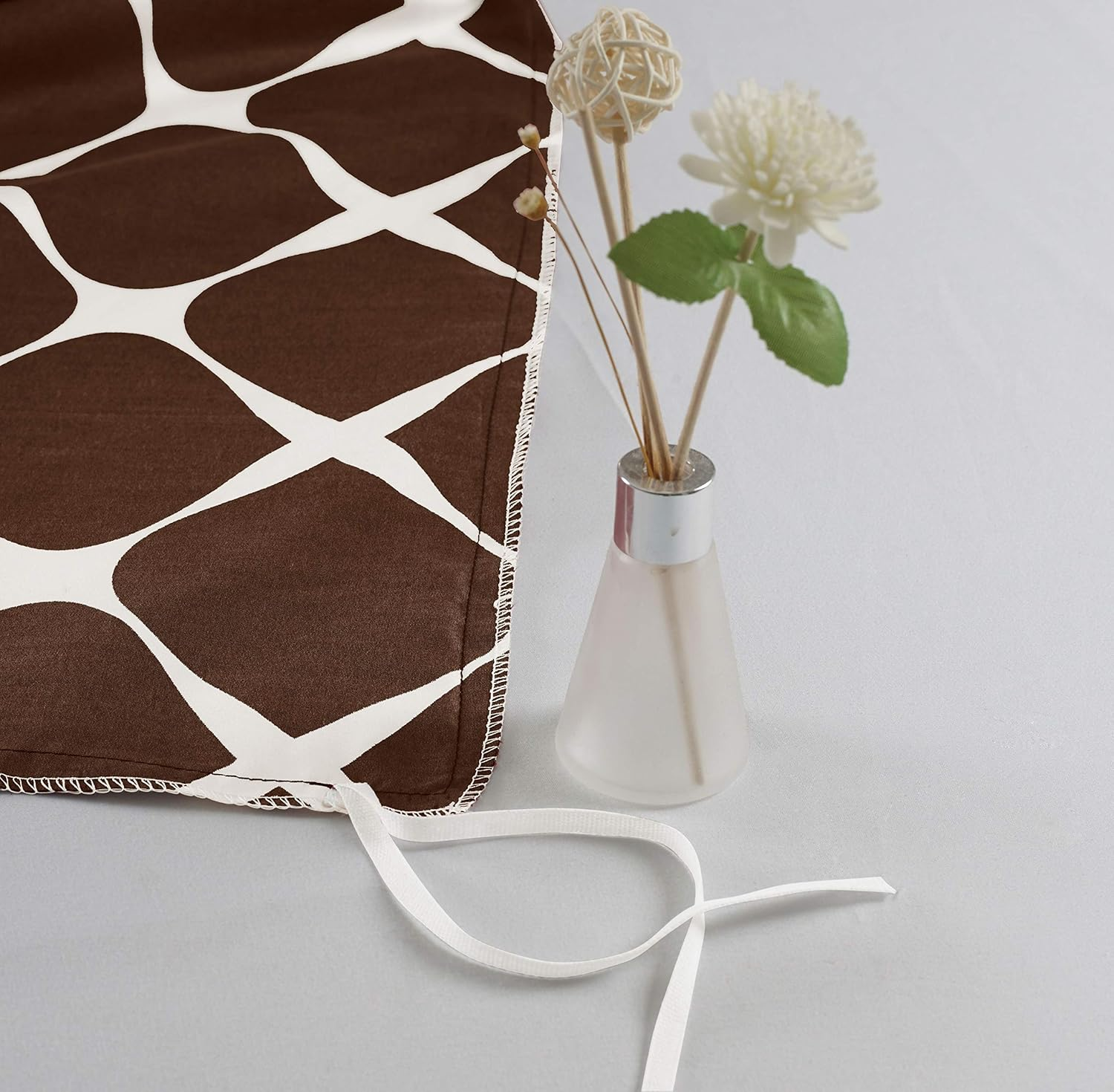 Elegant Comfort Luxury Soft and Cozy 1500 Thread Count Premium Hotel Quality 2-Piece Milano Trellis Pattern 2-Tone Printed Reversible Duvet Cover Set with Sham, Twin/Twin XL, Chocolate Brown image number 5