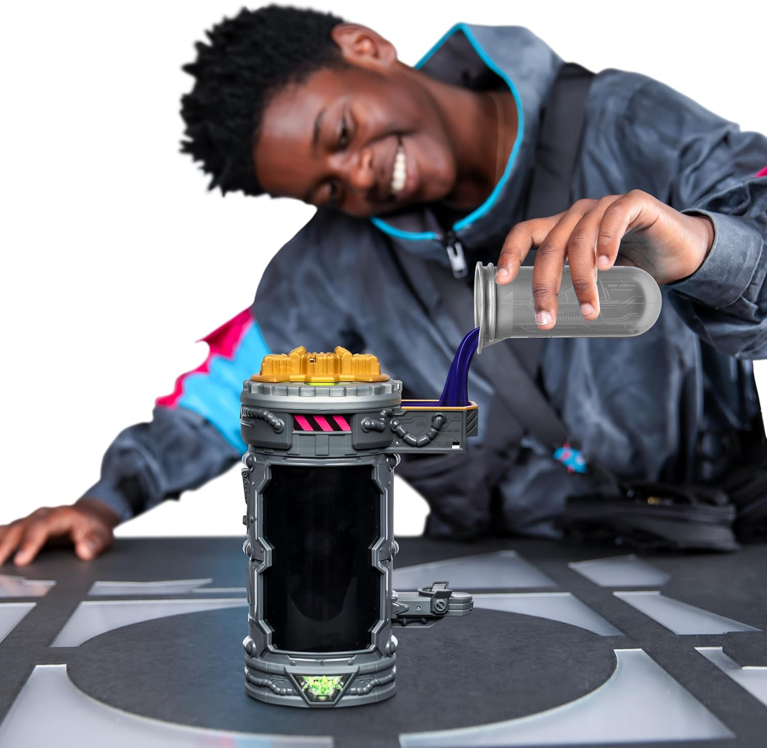 Mrbeast Lab Mutators: Mutate the Ultimate Beast! Perform Experiments and Unlock a Mrbeast-Exclusive Golden Panther Action Figure. Collect 3 Other Panthers: Iconic, Stealth, and Metallic Panthers. image number 5