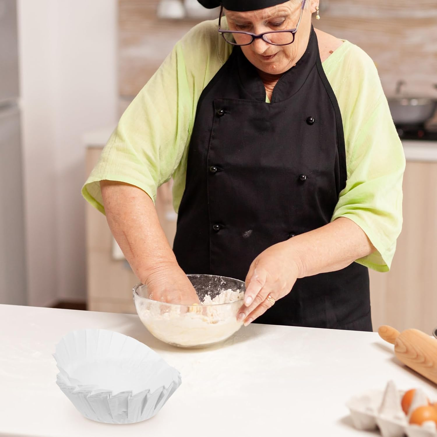 Amosfun 50Pcs Basque Oil Paper Non-Stick Baking Paper Liners for Oven Cupcake Wrappers Greaseproof Cupcake Liners image number 1