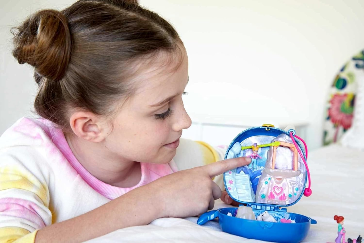 Polly Pocket Freezin' Fun Narwhal Compact with Fun Reveals, Micro Polly, Lila Dolls, Husky Dog & Sled, Polar Bear Figure & Sticker Sheet; 4 Y+, GKJ52 image number 3