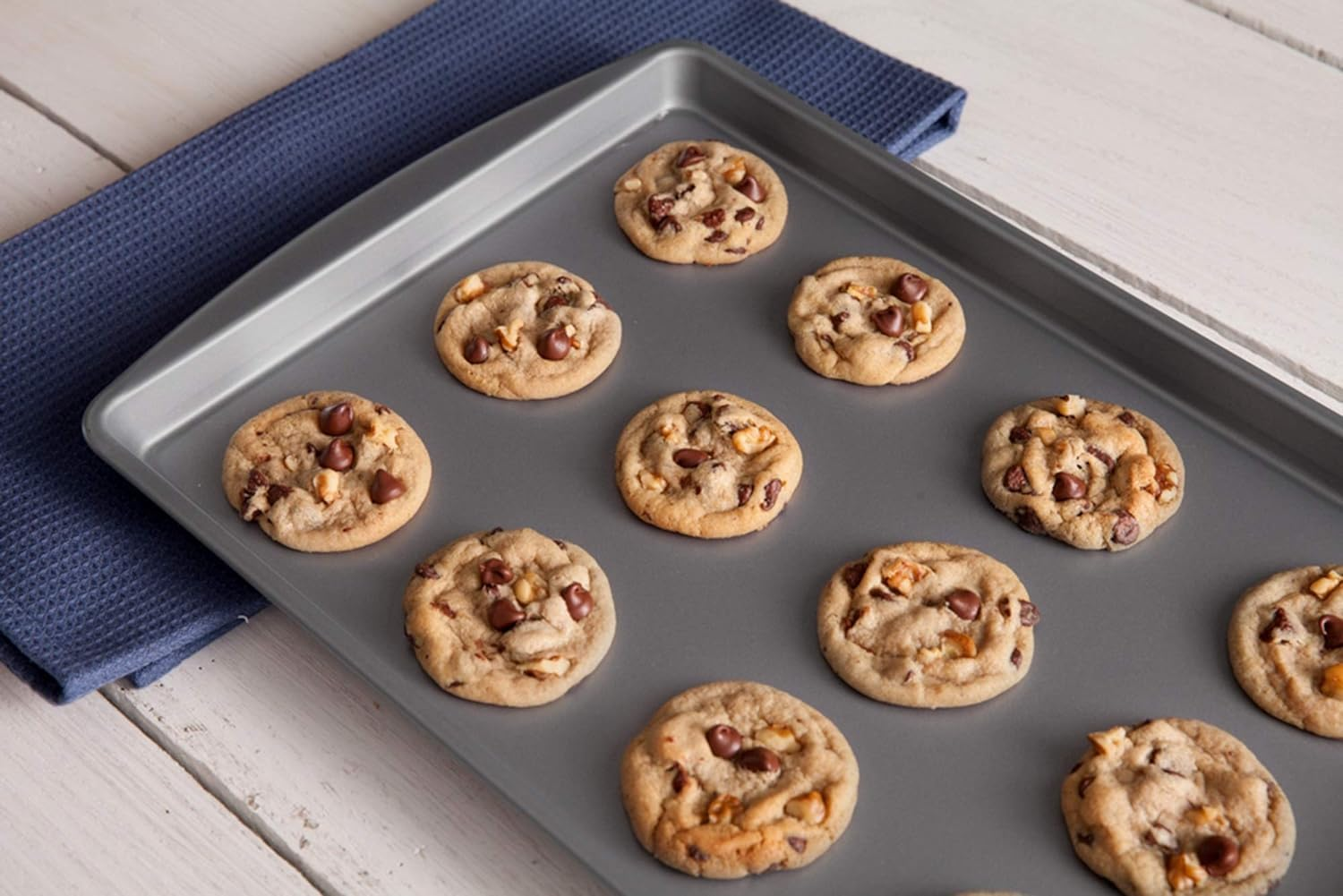 Bakereze Medium Nonstick Cookie Pan, Baking Trays, Baking Sheets, 15.2''L X 10.2''W, Set of 3 image number 3