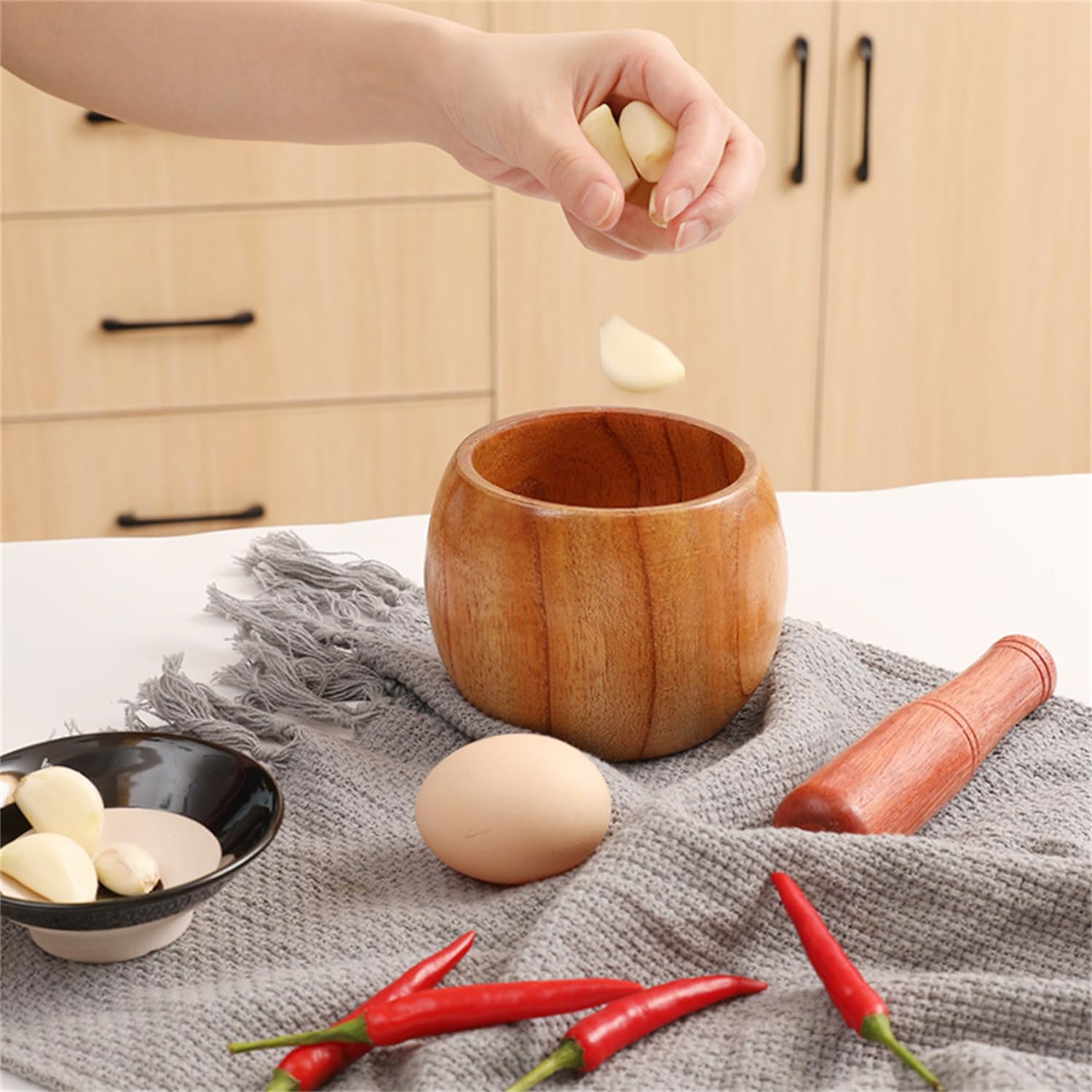 Wood Mortar and Pestle Set, Grinder for Guacamole, Garlic, Pepper - Kitchen Tool with Press, Mincer, Chopper, Crusher image number 2