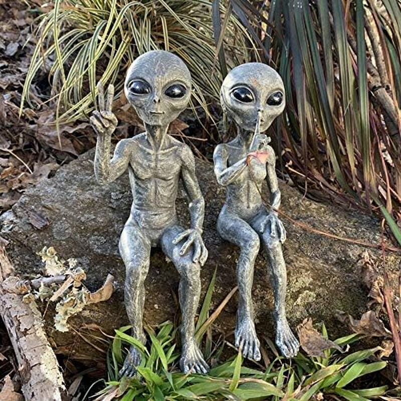 Alien Statue,2Pcs Outer Space Alien Garden Statue,Resin Alien Ornaments,Alien Sculpture Figure,Whimsical Garden Decoration,Funny Statue for Indoor & Outdoor image number 1