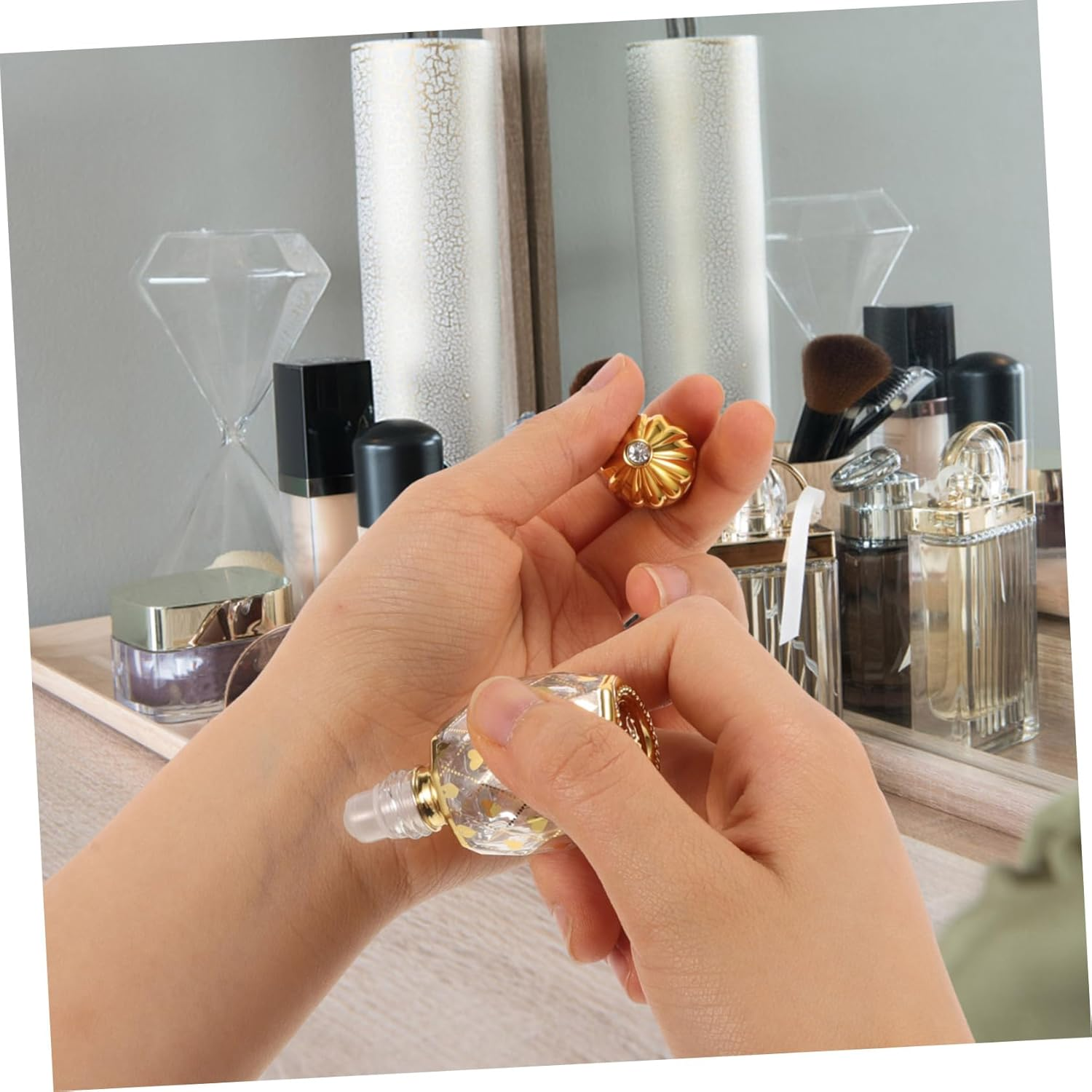 4Pcs Empty Perfume Bottles Glass Essential Oil Bottles Ball for Travel Toiletries and Fragrance Storage image number 5