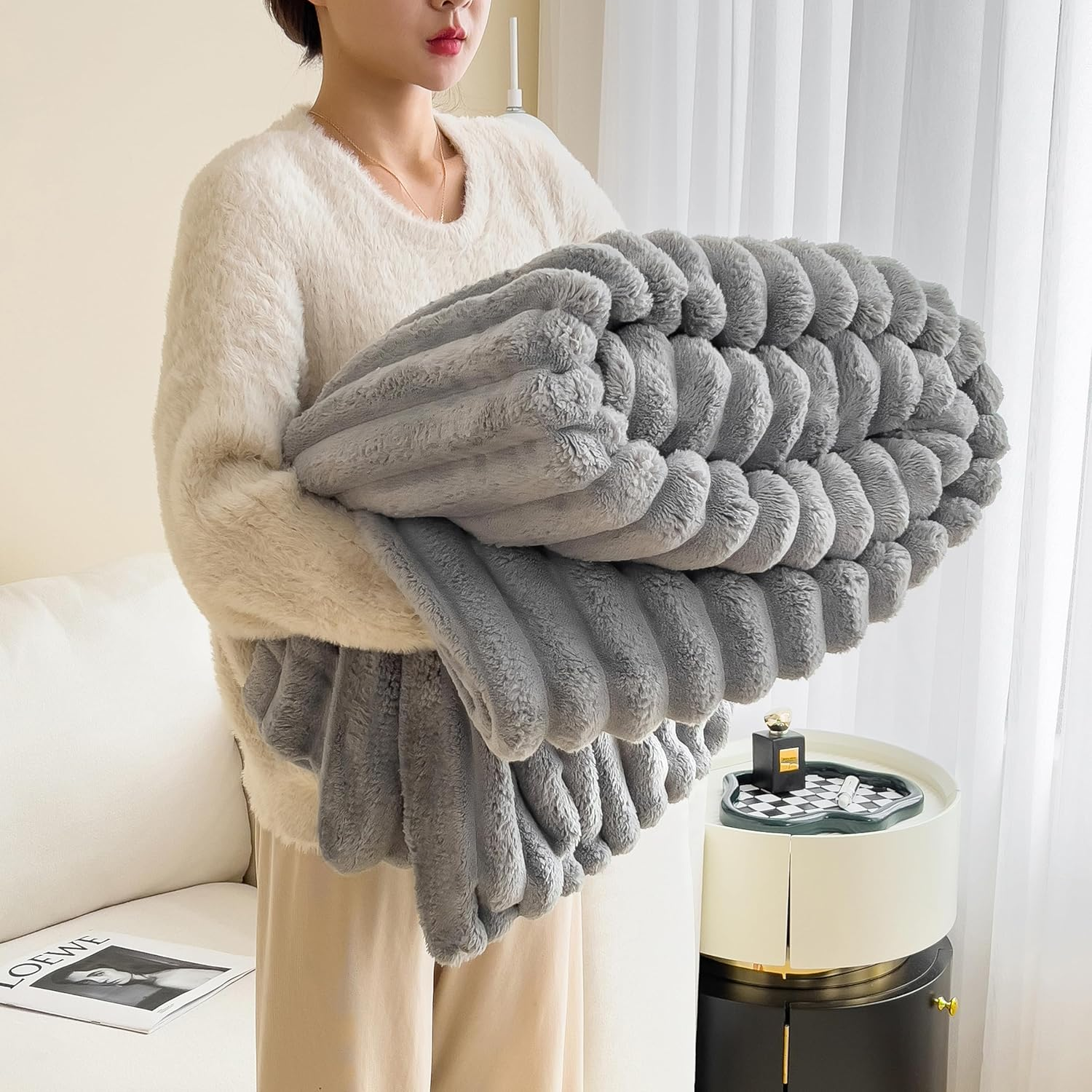 Flannel Blanket Super Soft Cozy Throw Blanket，Warm Lightweight Plush Fuzzy Cozy Soft Blankets and Throws for Sofa, Chair, Couch, Camping, Travel(Grey 200X230Cm) - Cream 150X200Cm image number 4