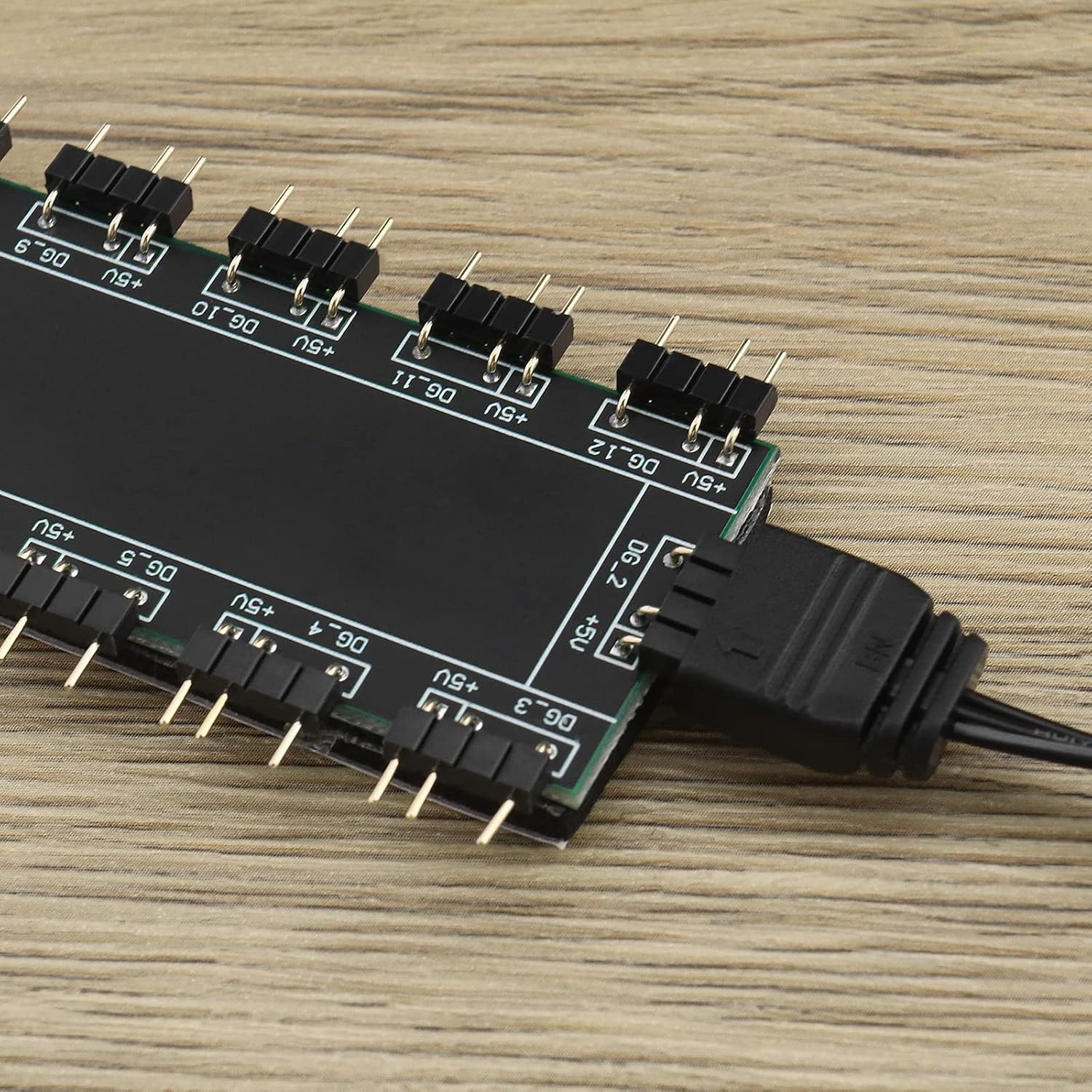 Emsea 10-Channel RGB Hub 10 Port PC Chassis Fan Hub CPU Cooling Hub PC Motherboard RGB Fan Extension Cable RGB LED Splitter Hub for PC Desktop Computer 5V 3-Pin