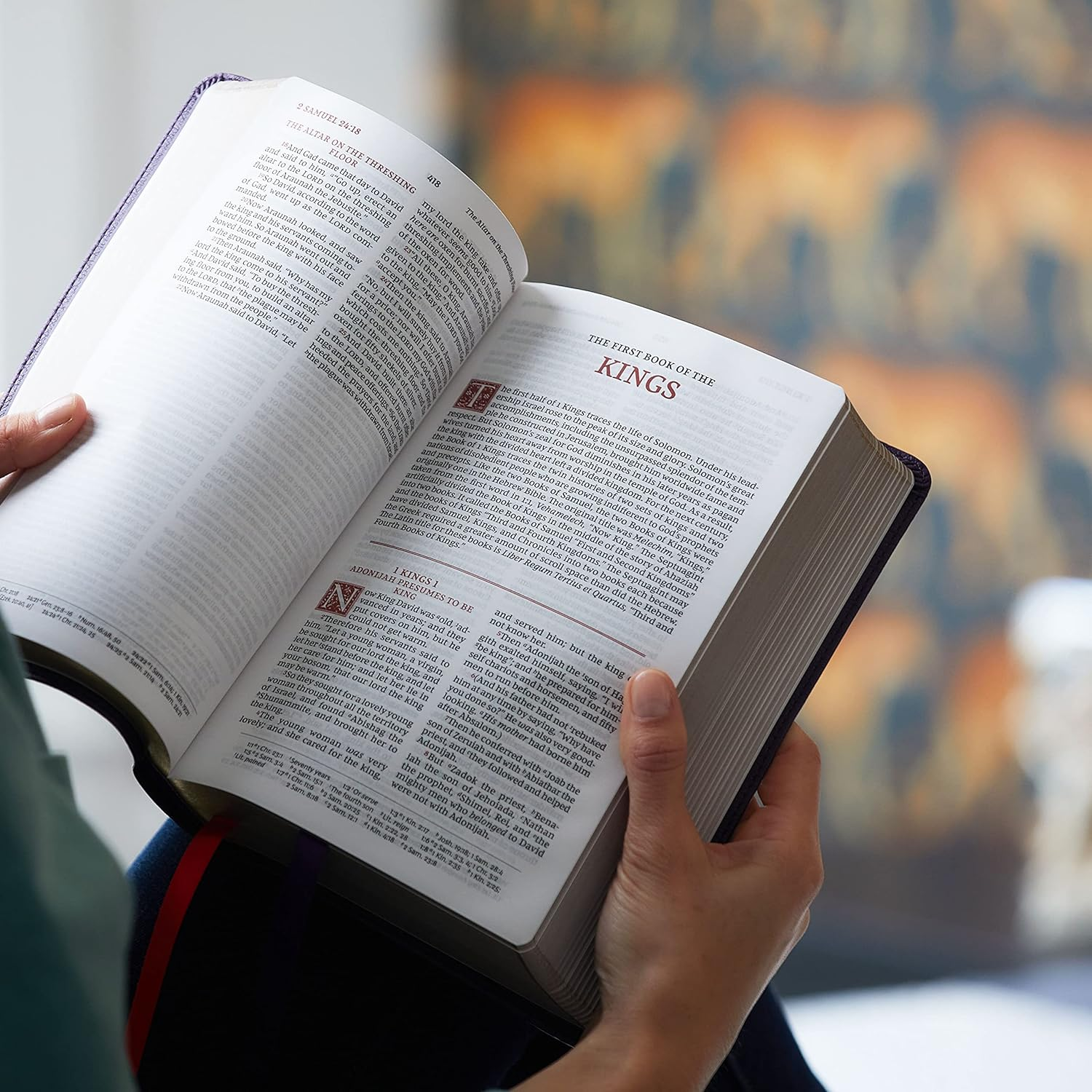 NKJV Personal Size Reference Bible, Sovereign Collection, Red Letter, Comfort Print [Black]: Holy Bible, New King James Version image number 3